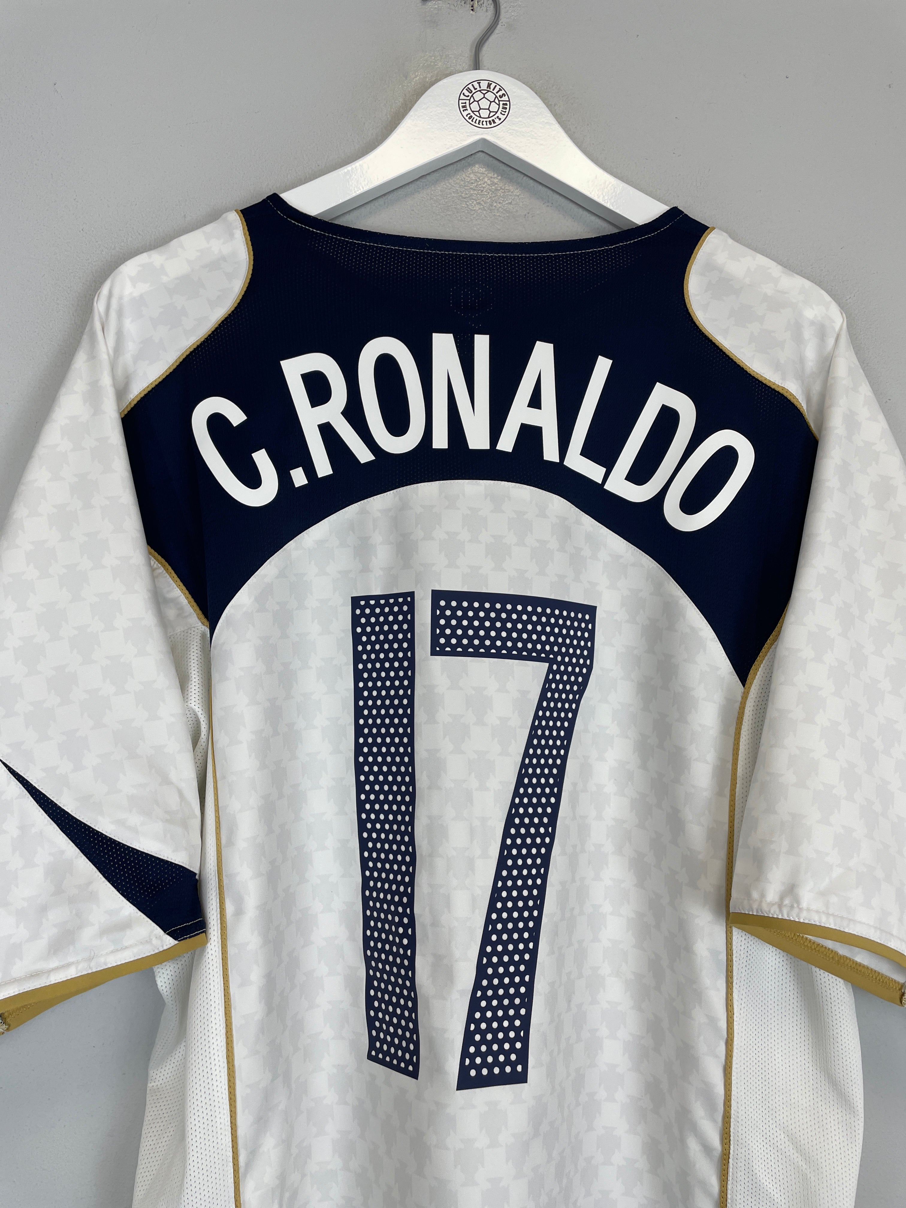 Shop 2004/06 PORTUGAL C.RONALDO #17 AWAY SHIRT (XXL) NIKE, classic football shirts, vintage football shirts & retro soccer jerseys at Cult Kits
