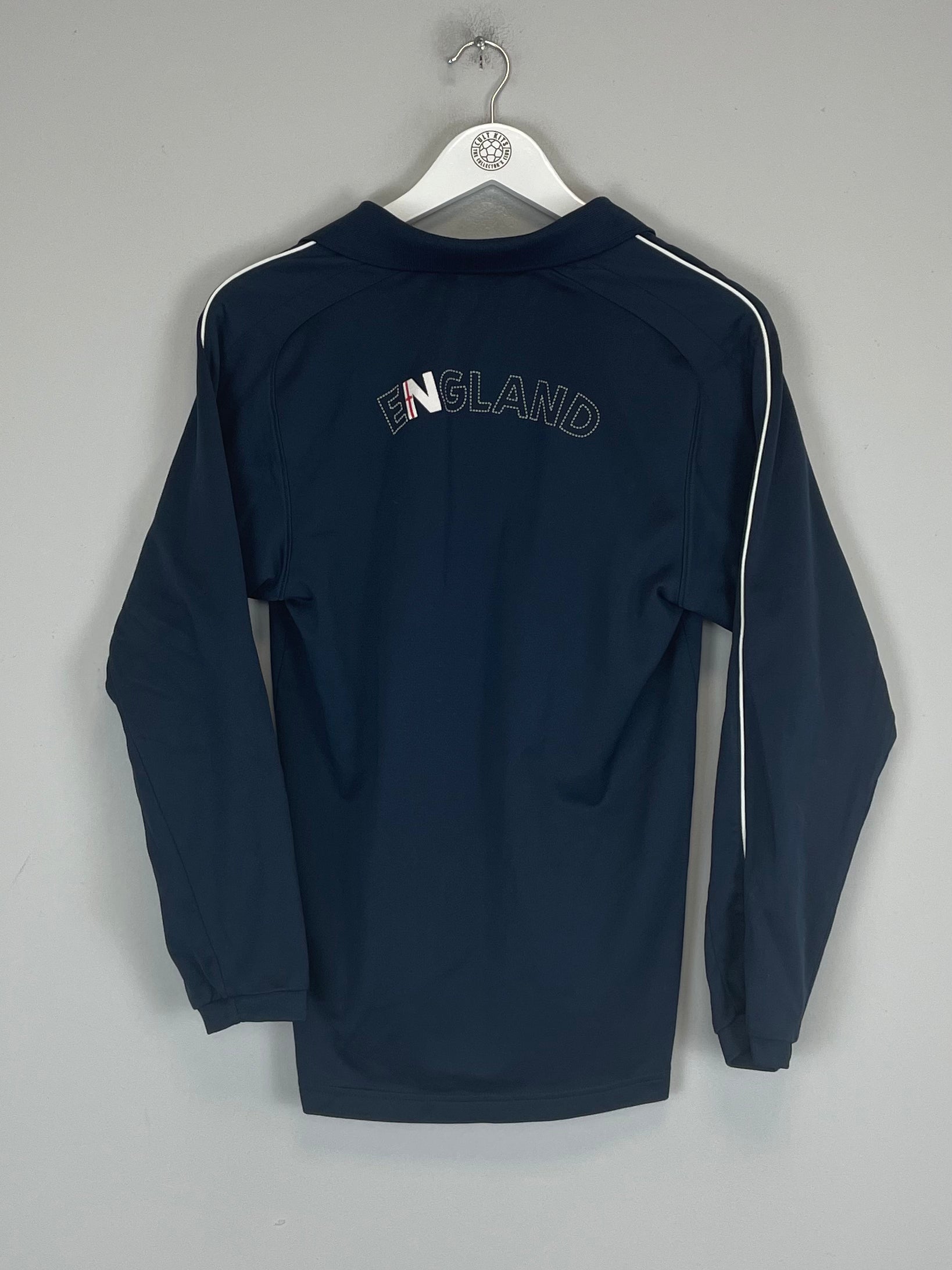 Shop 2001/02 ENGLAND L/S POLO SHIRT (XS) UMBRO, classic football shirts, vintage football shirts & retro soccer jerseys at Cult Kits