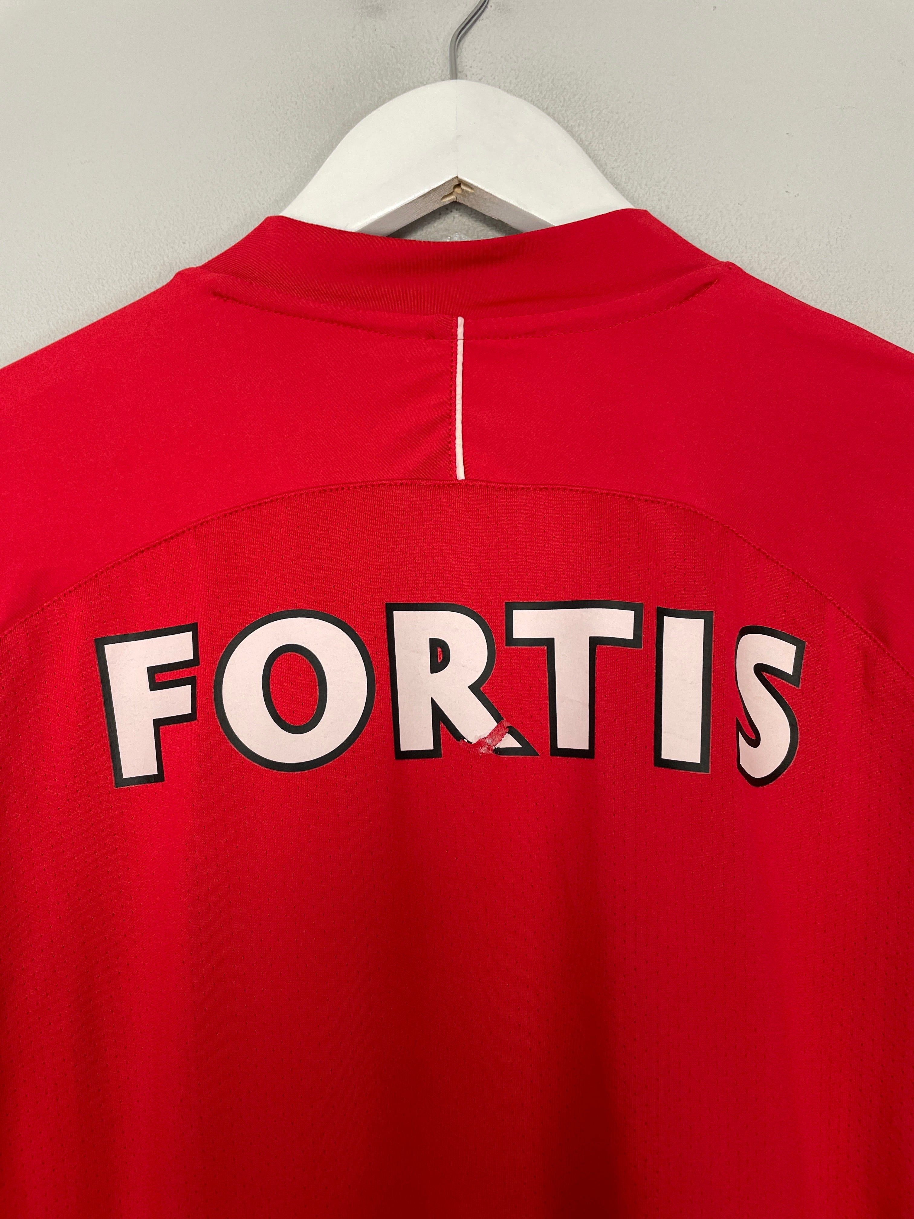 Shop 2006/07 FEYENOORD TRAINING SHIRT (M) KAPPA, classic football shirts, vintage football shirts & retro soccer jerseys at Cult Kits