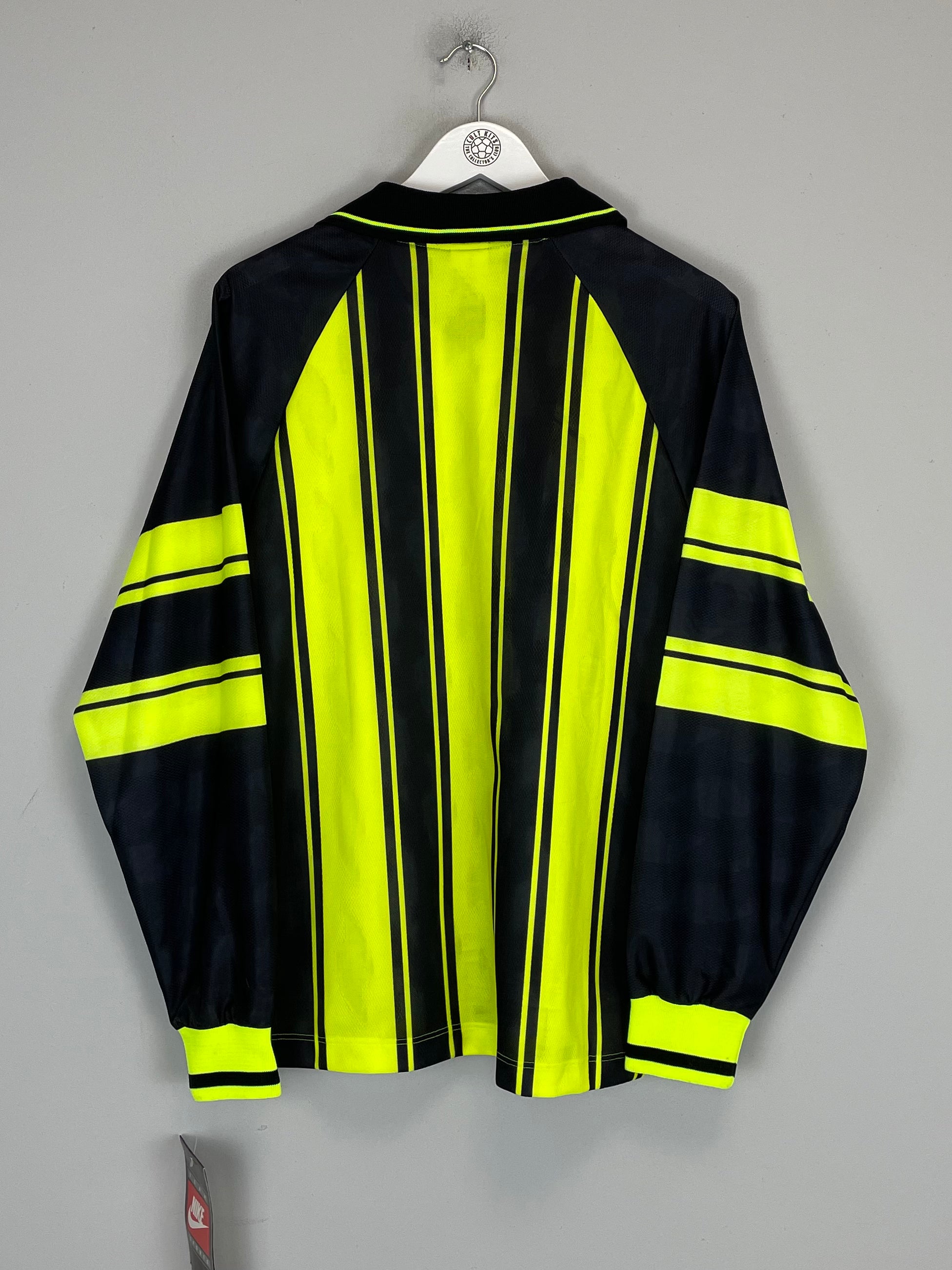 Shop 1997/98 JURASSIC PARK X JAPANESE MOVIE MASHUP *BNWT* L/S SHIRT (M) NIKE, classic football shirts, vintage football shirts & retro soccer jerseys at Cult Kits