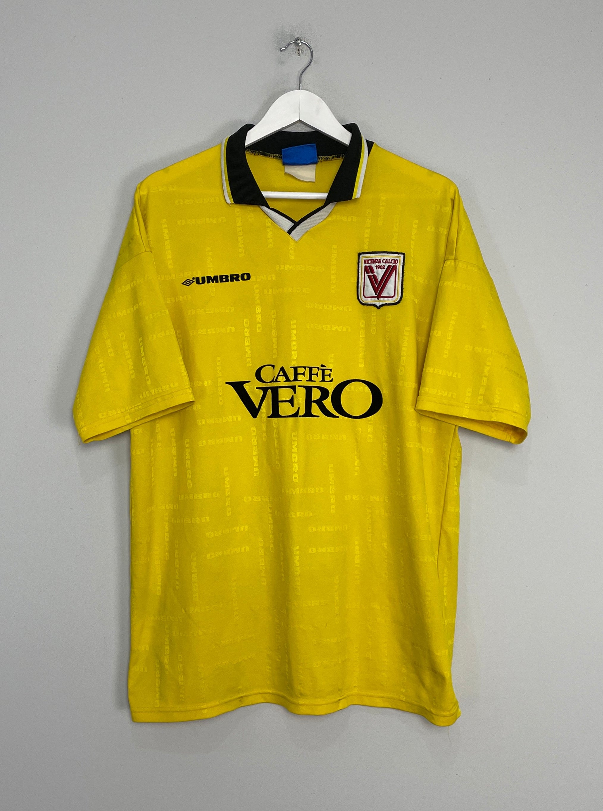 Shop 1999/00 VICENZA THIRD SHIRT (XL) UMBRO, classic football shirts, vintage football shirts & retro soccer jerseys at Cult Kits