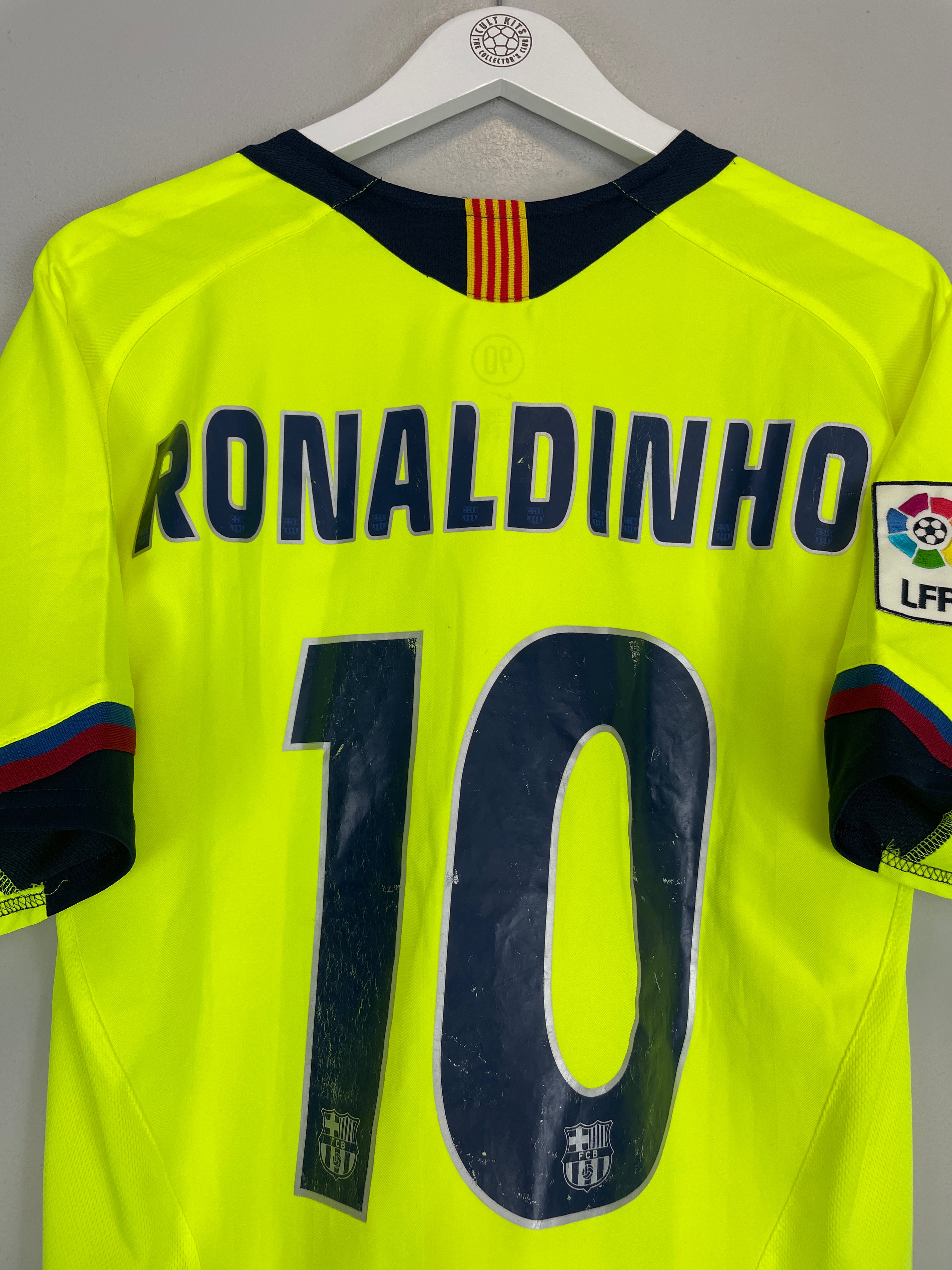 Shop 2005/06 BARCELONA RONALDINHO #10 AWAY SHIRT (M) NIKE, classic football shirts, vintage football shirts & retro soccer jerseys at Cult Kits