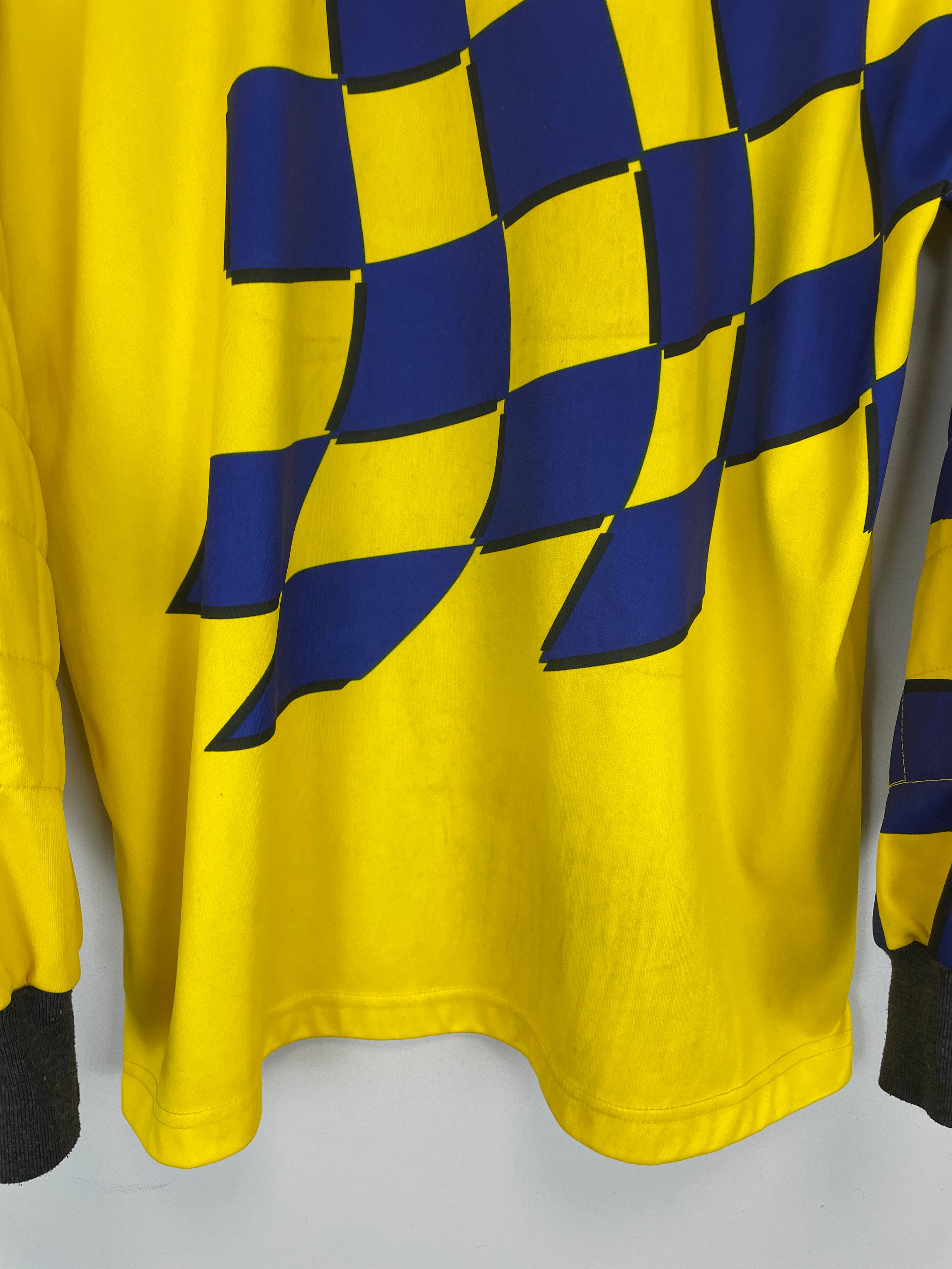 Shop 1998/00 CROATIA GK SHIRT (XL) LOTTO, classic football shirts, vintage football shirts & retro soccer jerseys at Cult Kits