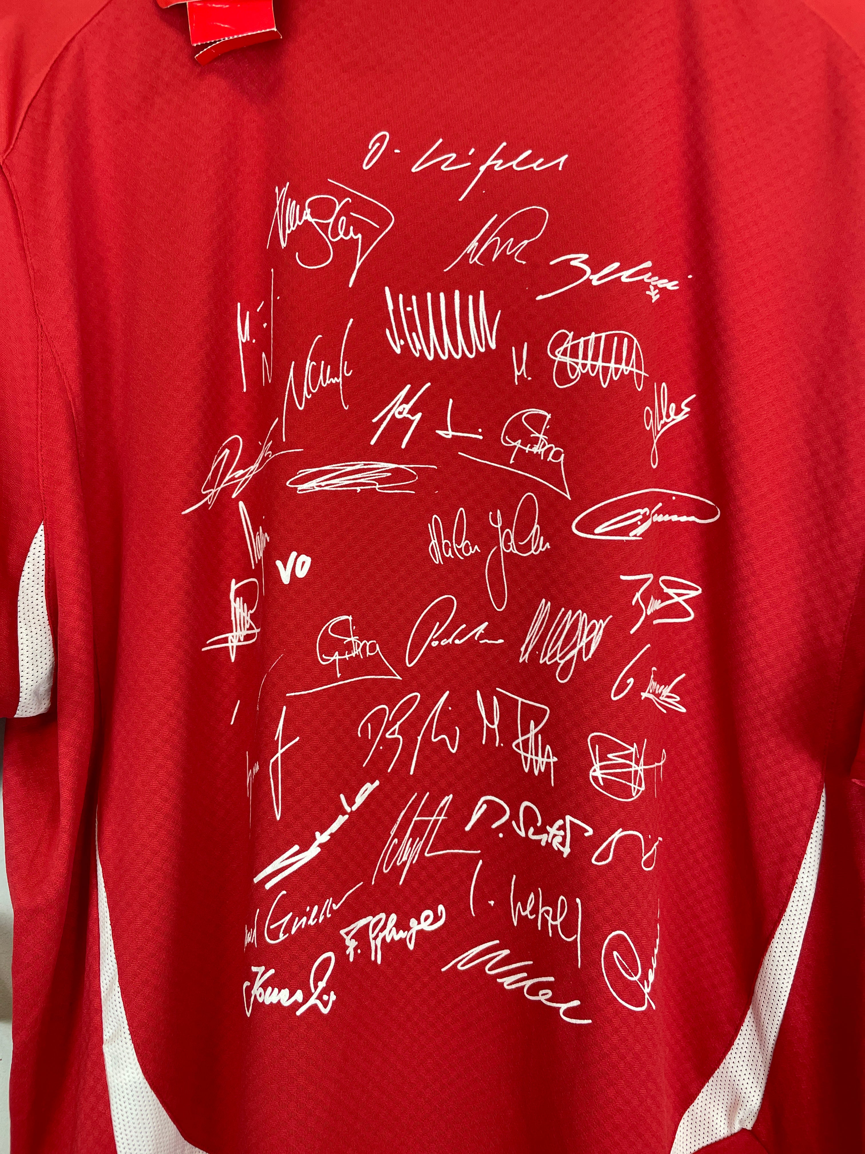 Shop 2010/11 SWITZERLAND *BNWT* SQUAD SIGNED HOME SHIRT (XL) PUMA, classic football shirts, vintage football shirts & retro soccer jerseys at Cult Kits