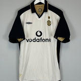 Shop 2001/02 MANCHESTER UNITED BECKHAM #7 AWAY/THIRD SHIRT (M) UMBRO, classic football shirts, vintage football shirts & retro soccer jerseys at Cult Kits