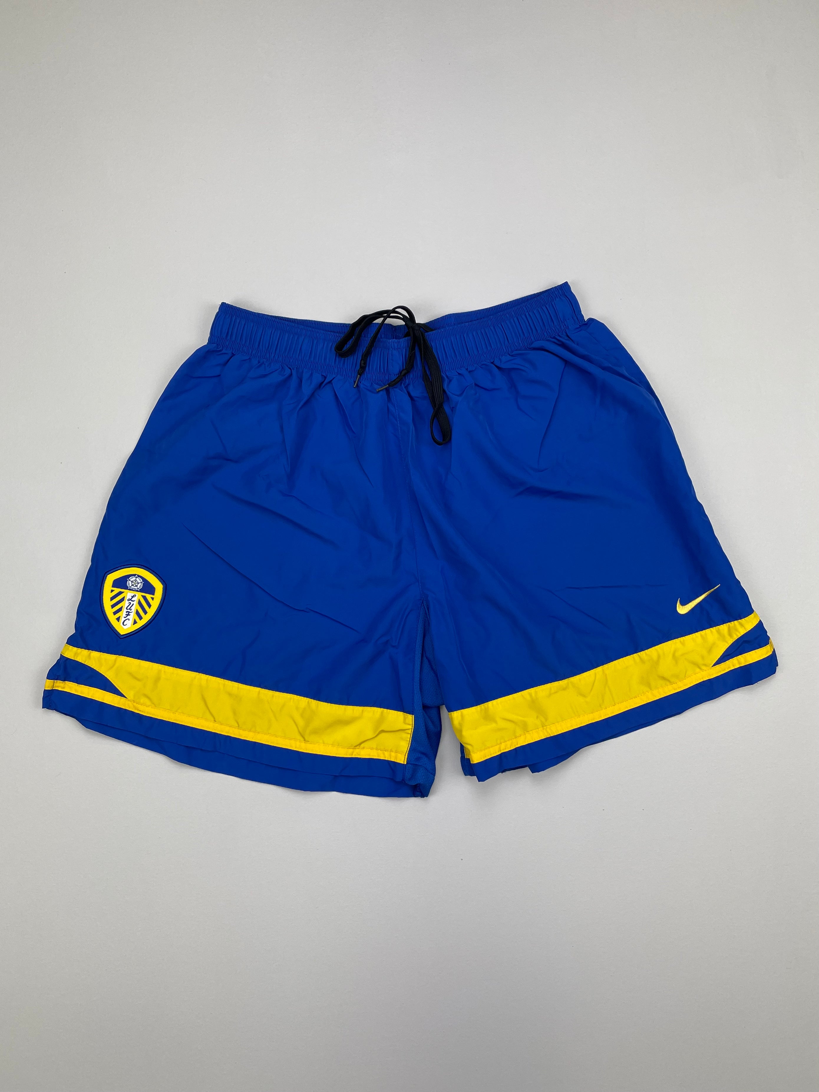 Shop 2001/03 LEEDS UNITED THIRD SHORTS (XL) NIKE, classic football shirts, vintage football shirts & retro soccer jerseys at Cult Kits