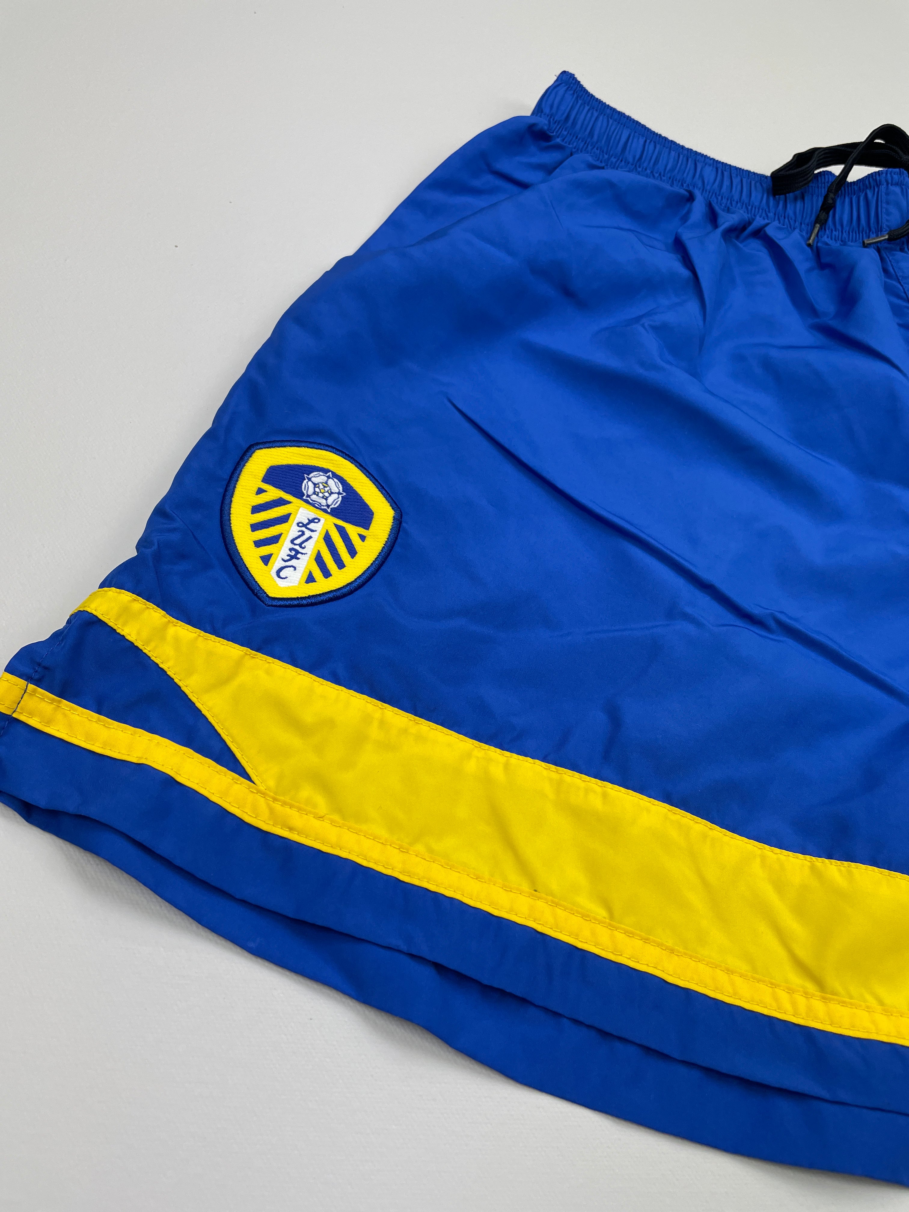 Shop 2001/03 LEEDS UNITED THIRD SHORTS (XL) NIKE, classic football shirts, vintage football shirts & retro soccer jerseys at Cult Kits