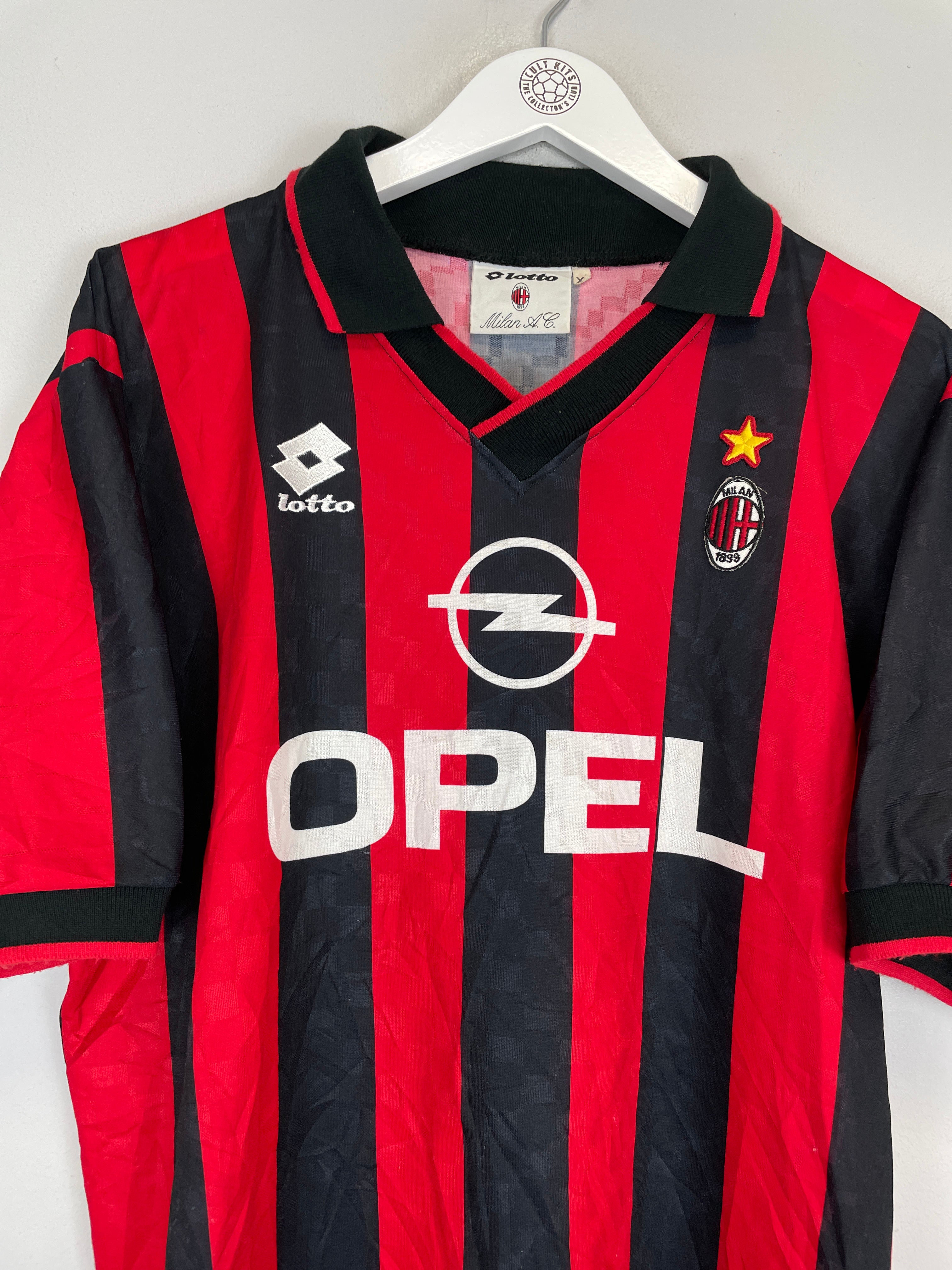 Shop 1995/96 AC MILAN WEAH #9 HOME SHIRT (XL) LOTTO, classic football shirts, vintage football shirts & retro soccer jerseys at Cult Kits