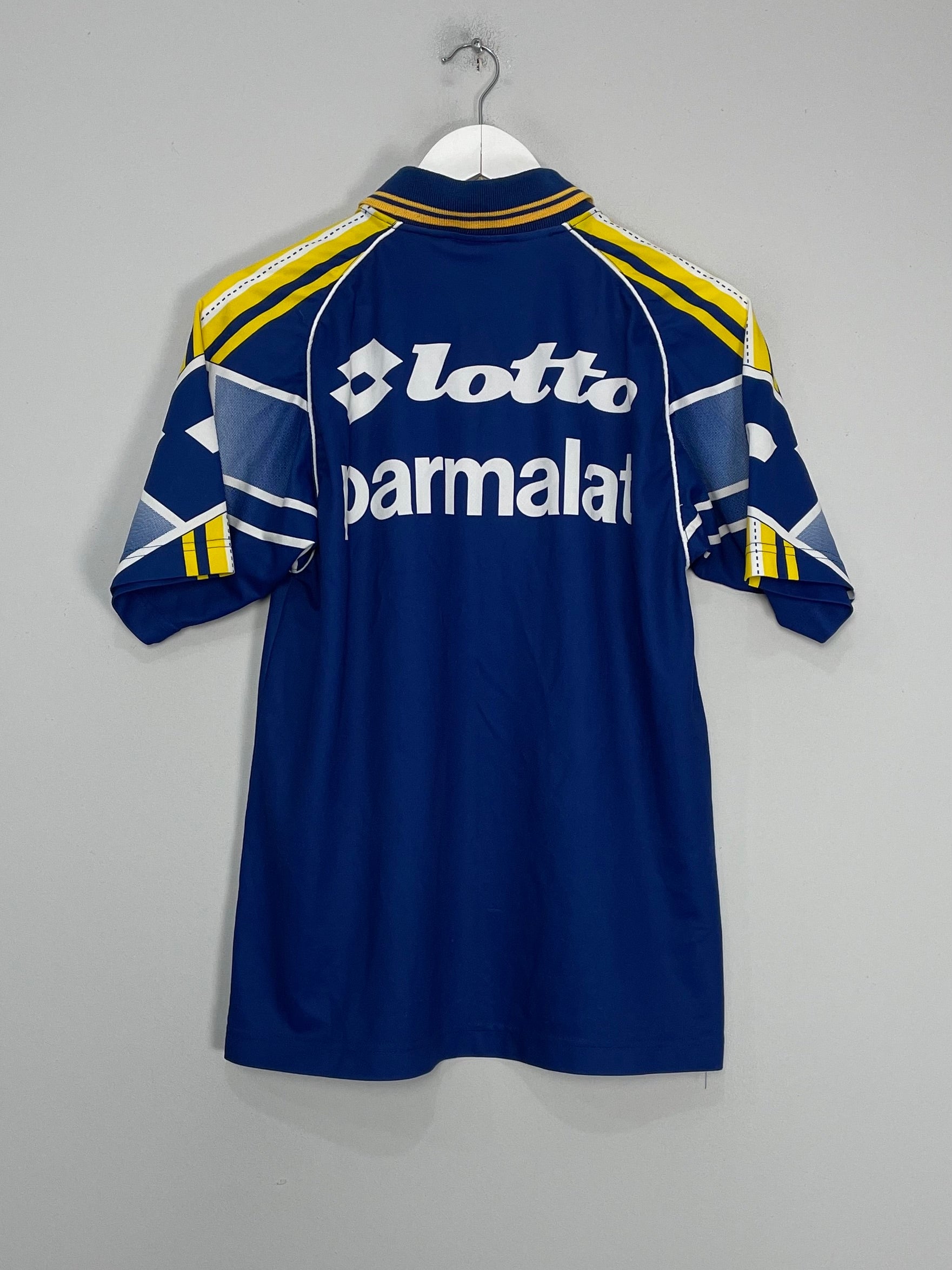 Shop 1998/99 PARMA TRAINING SHIRT (M) LOTTO, classic football shirts, vintage football shirts & retro soccer jerseys at Cult Kits
