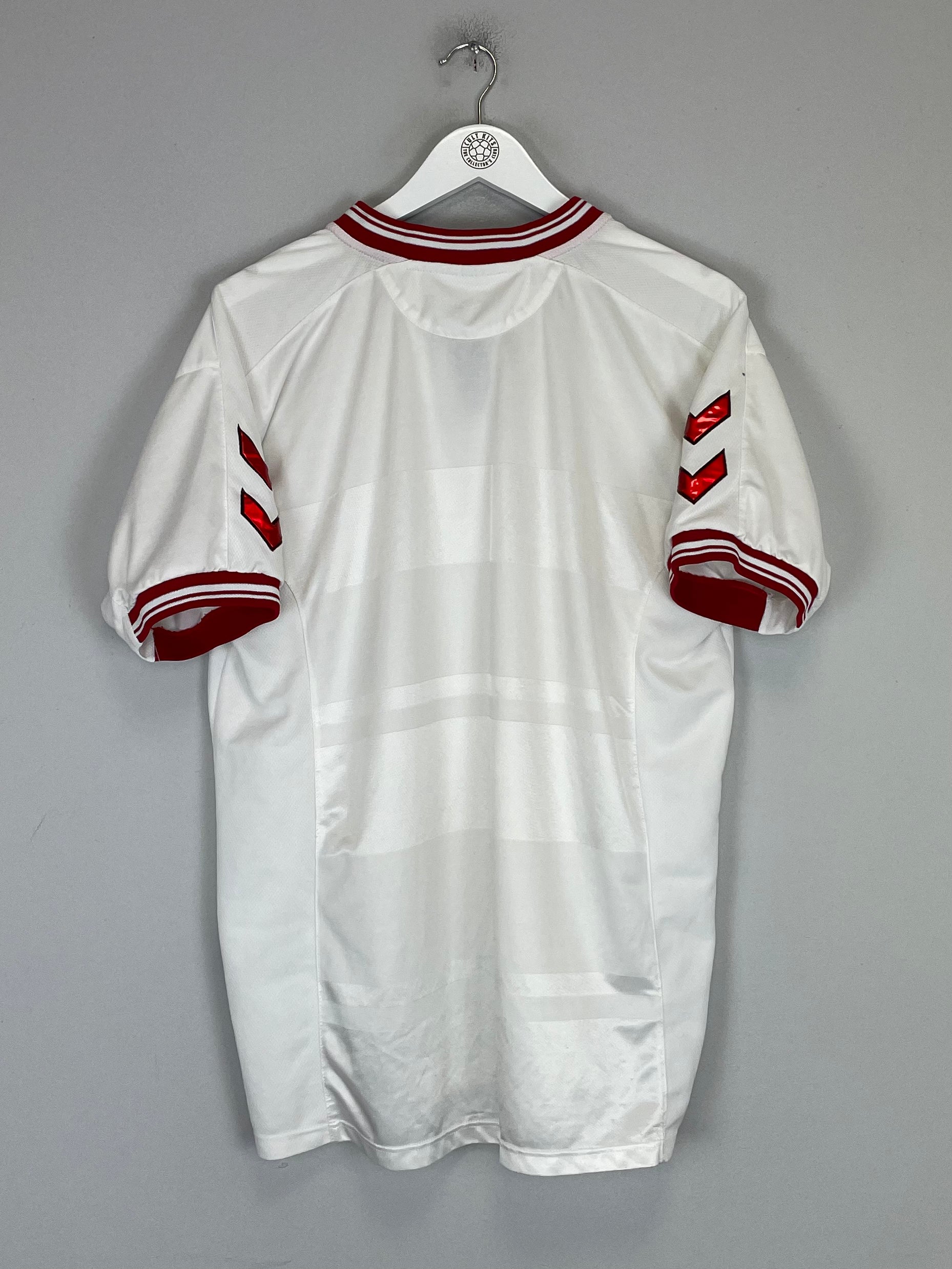 Shop 2000/02 DENMARK AWAY SHIRT (XL) HUMMEL, classic football shirts, vintage football shirts & retro soccer jerseys at Cult Kits
