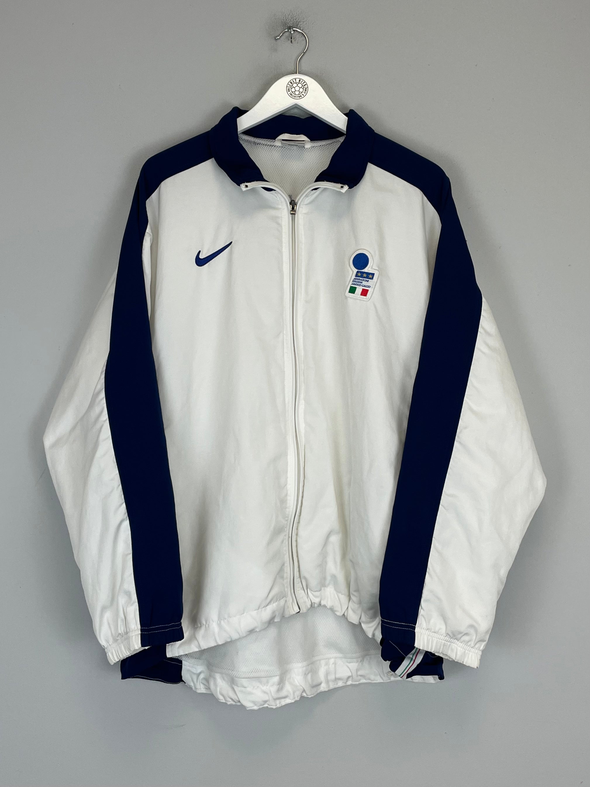 Shop 1998/99 ITALY TRACK JACKET (M) NIKE, classic football shirts, vintage football shirts & retro soccer jerseys at Cult Kits