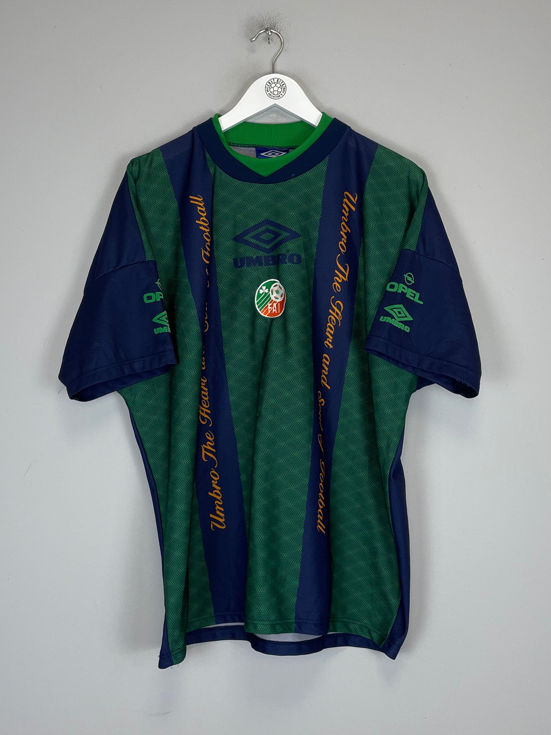 Shop 1995 IRELAND TRAINING SHIRT (XL) UMBRO, classic football shirts, vintage football shirts & retro soccer jerseys at Cult Kits