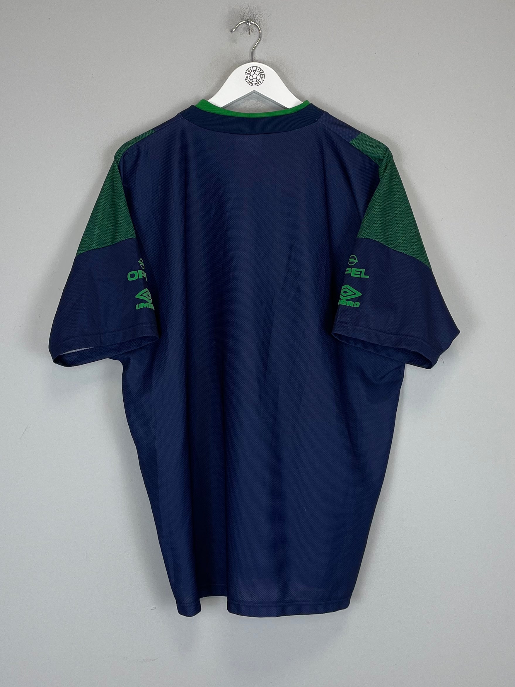 Shop 1995 IRELAND TRAINING SHIRT (XL) UMBRO, classic football shirts, vintage football shirts & retro soccer jerseys at Cult Kits
