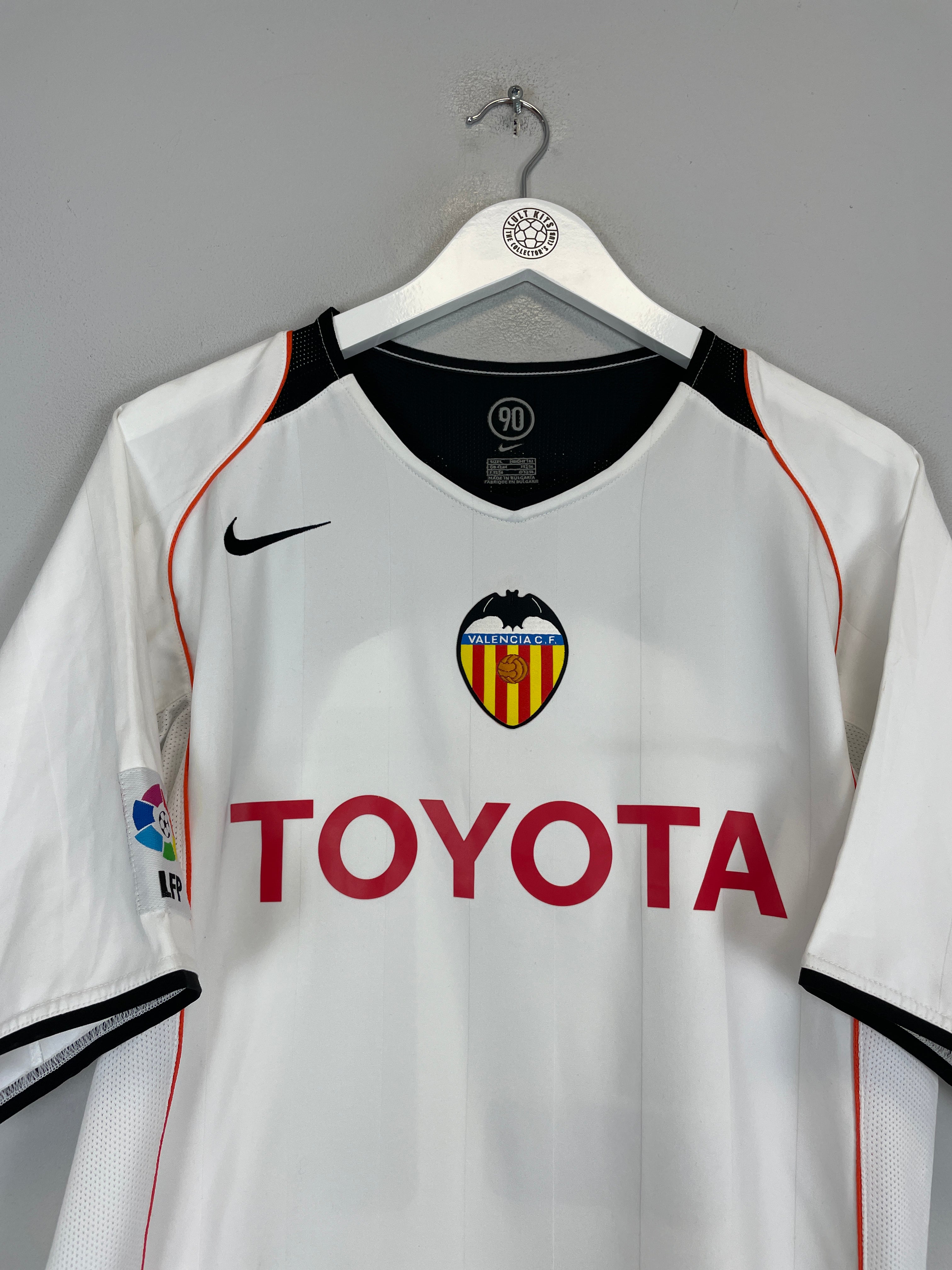 Shop 2004/05 VALENCIA AIMAR #21 HOME SHIRT (L) NIKE, classic football shirts, vintage football shirts & retro soccer jerseys at Cult Kits