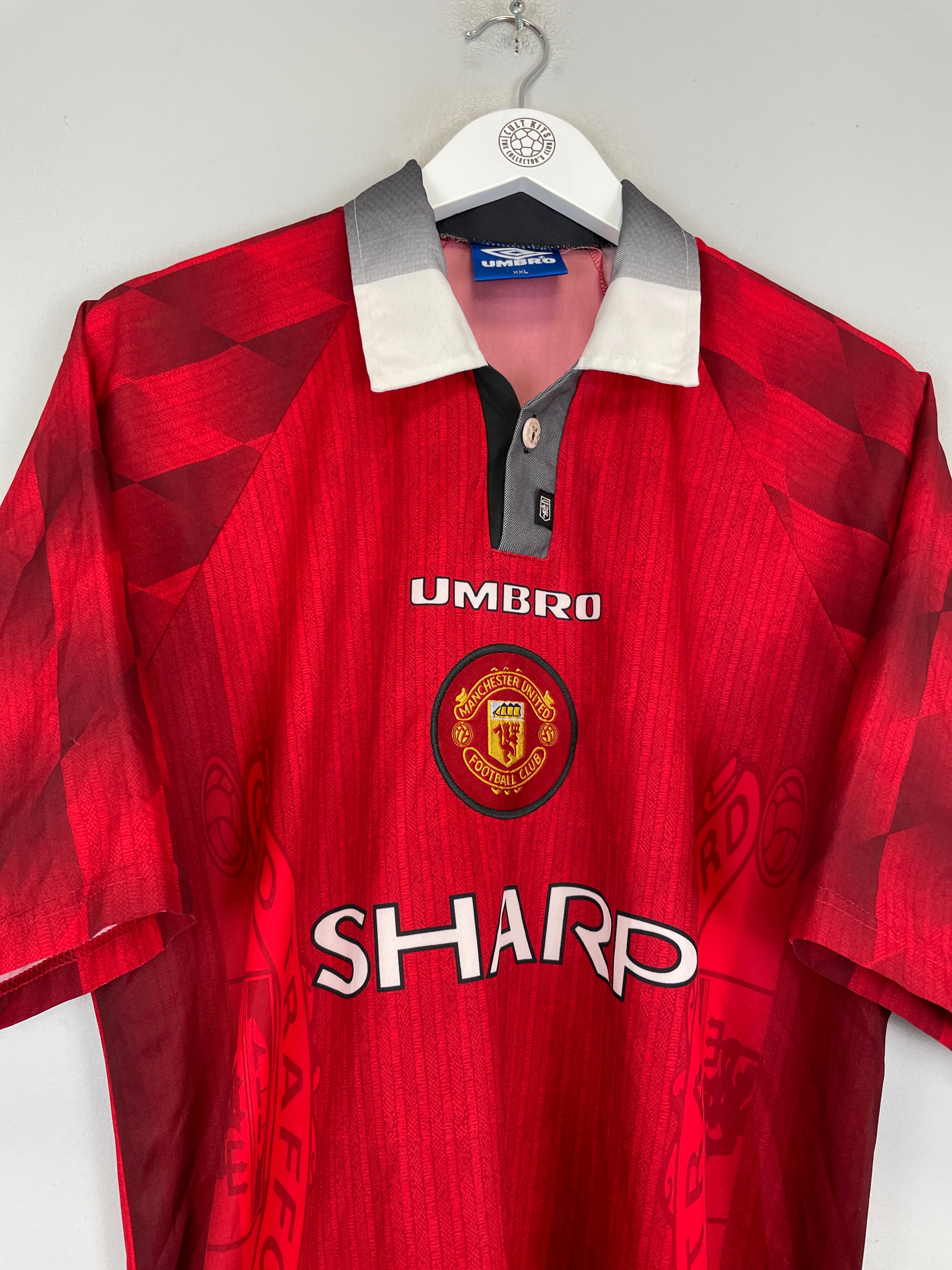 Shop 1996/98 MANCHESTER UNITED CANTONA #7 HOME SHIRT (XXL) UMBRO, classic football shirts, vintage football shirts & retro soccer jerseys at Cult Kits