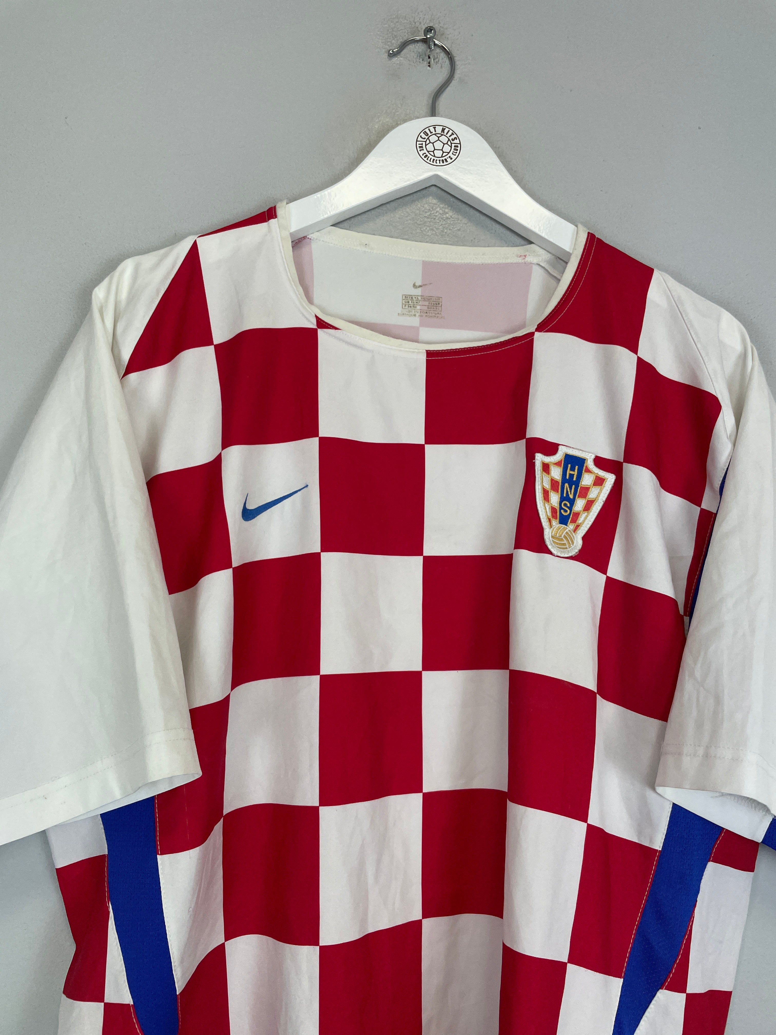 Shop 2002/04 CROATIA HOME SHIRT (XL) NIKE, classic football shirts, vintage football shirts & retro soccer jerseys at Cult Kits