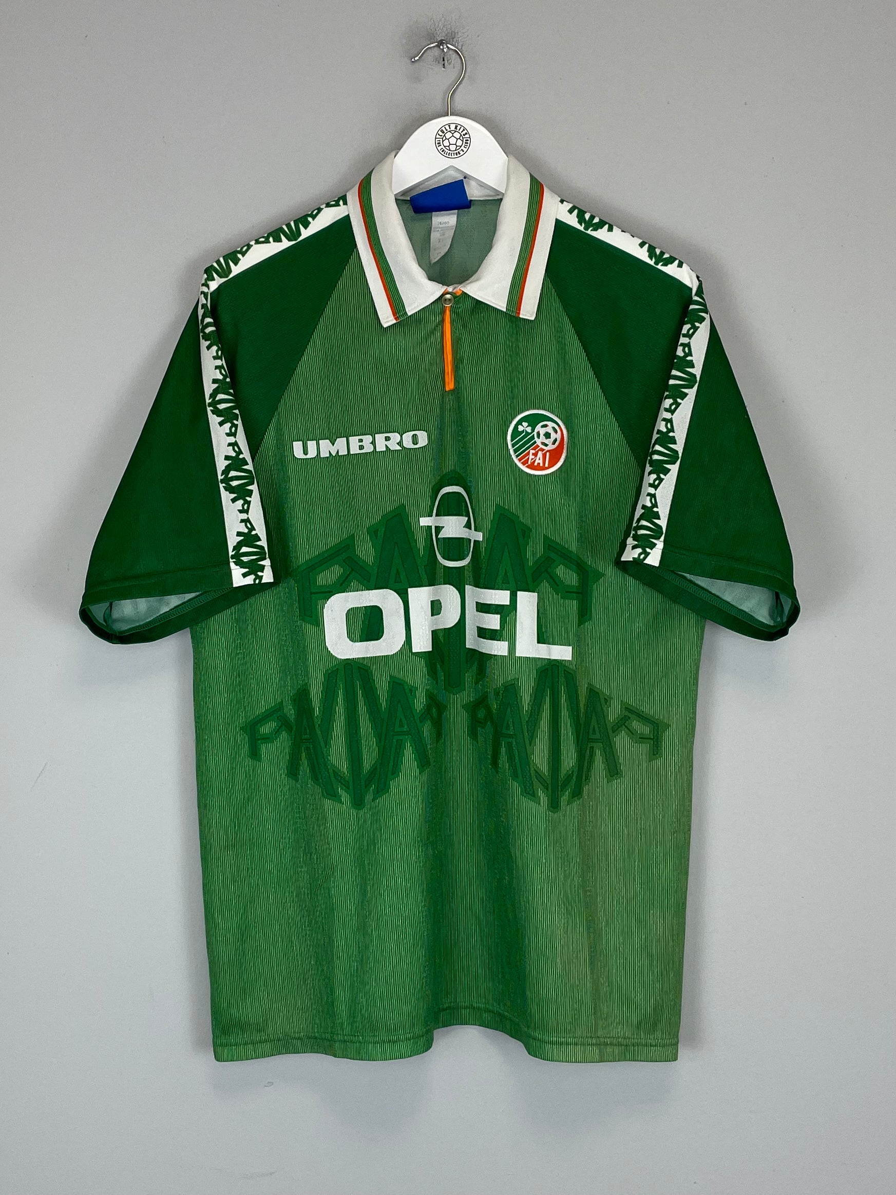 Shop 1996/98 IRELAND HOME SHIRT (XL) UMBRO, classic football shirts, vintage football shirts & retro soccer jerseys at Cult Kits
