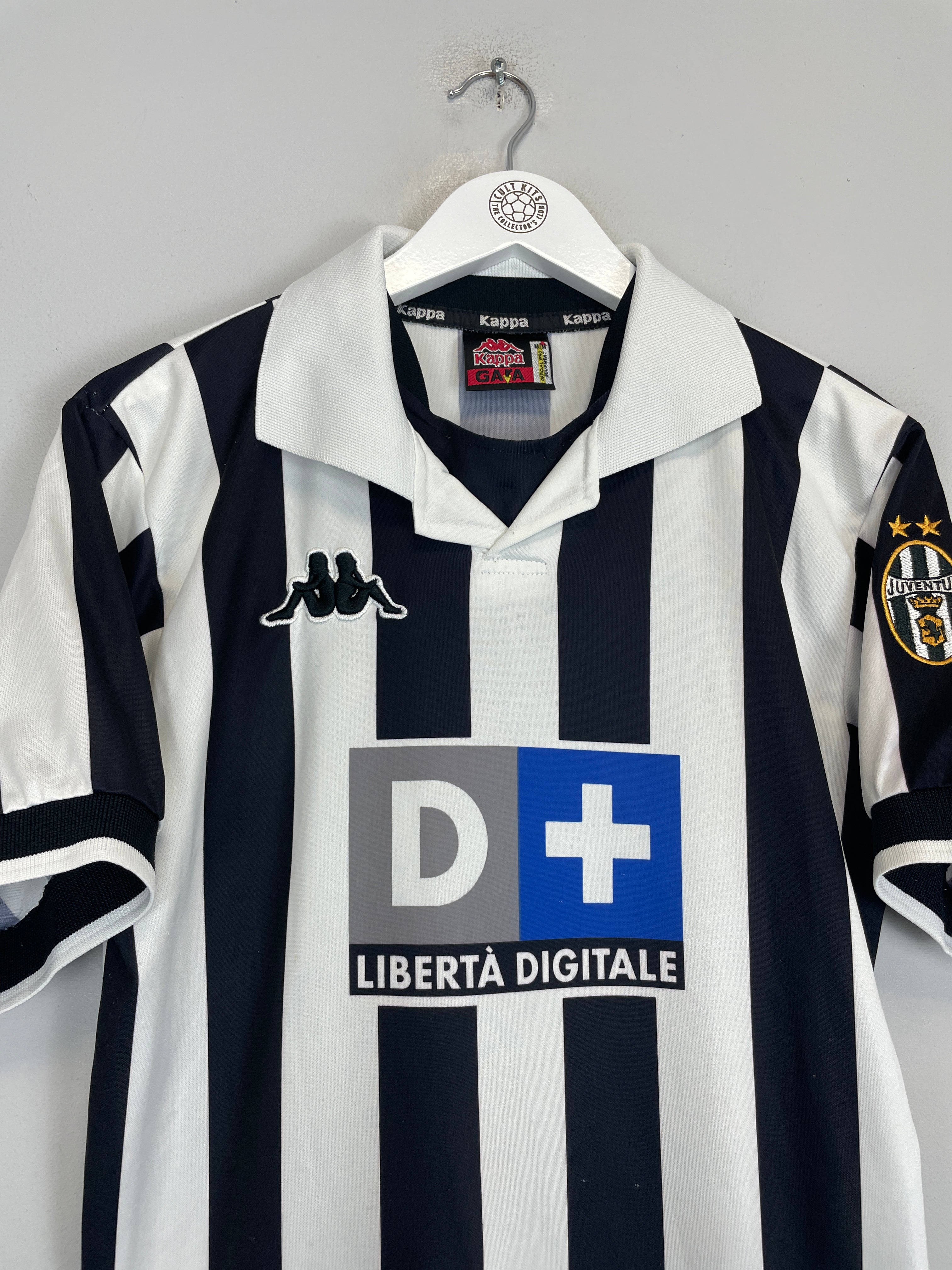 Shop 1998/99 JUVENTUS ZIDANE #21 HOME SHIRT (M) KAPPA, classic football shirts, vintage football shirts & retro soccer jerseys at Cult Kits