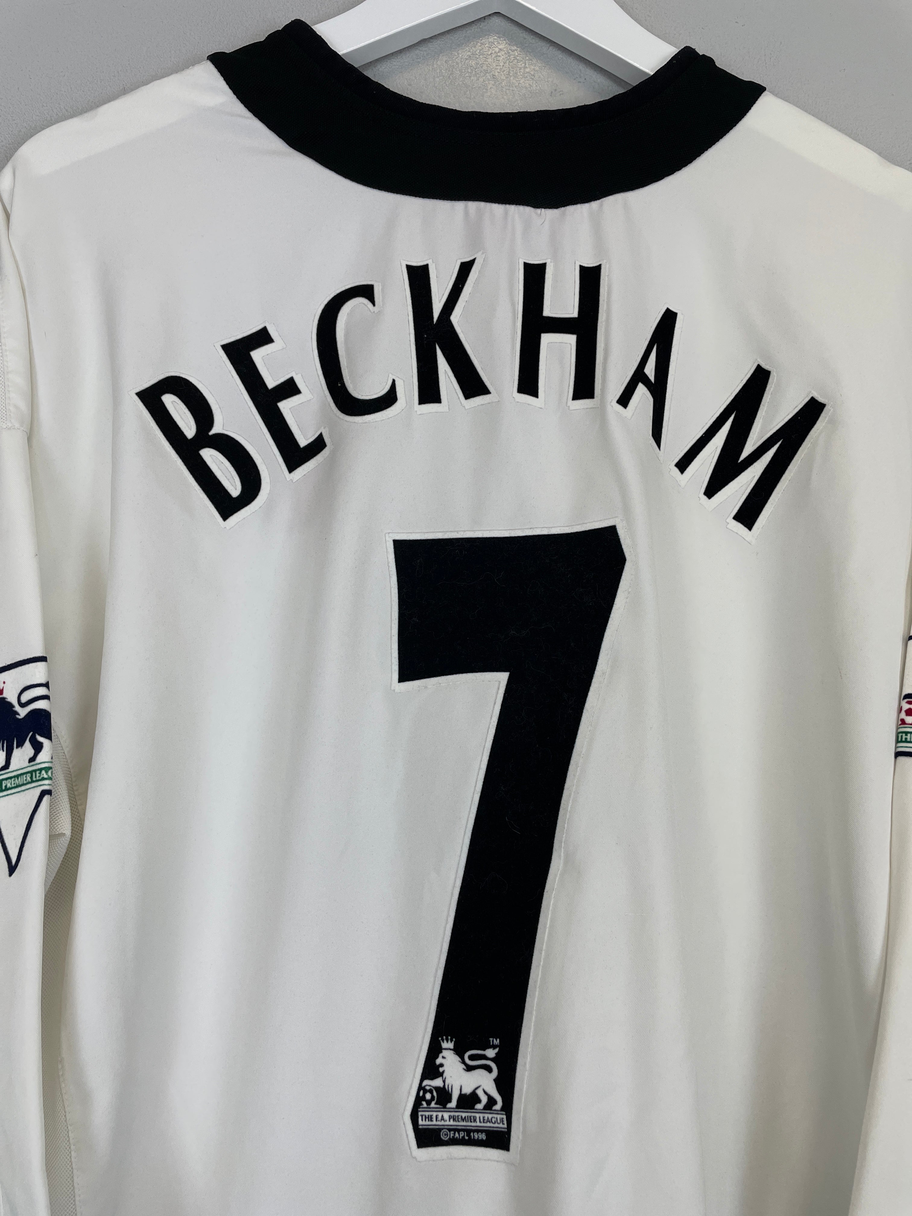 Shop 2002/03 MANCHESTER UNITED BECKHAM #7 L/S AWAY SHIRT (L) NIKE, classic football shirts, vintage football shirts & retro soccer jerseys at Cult Kits