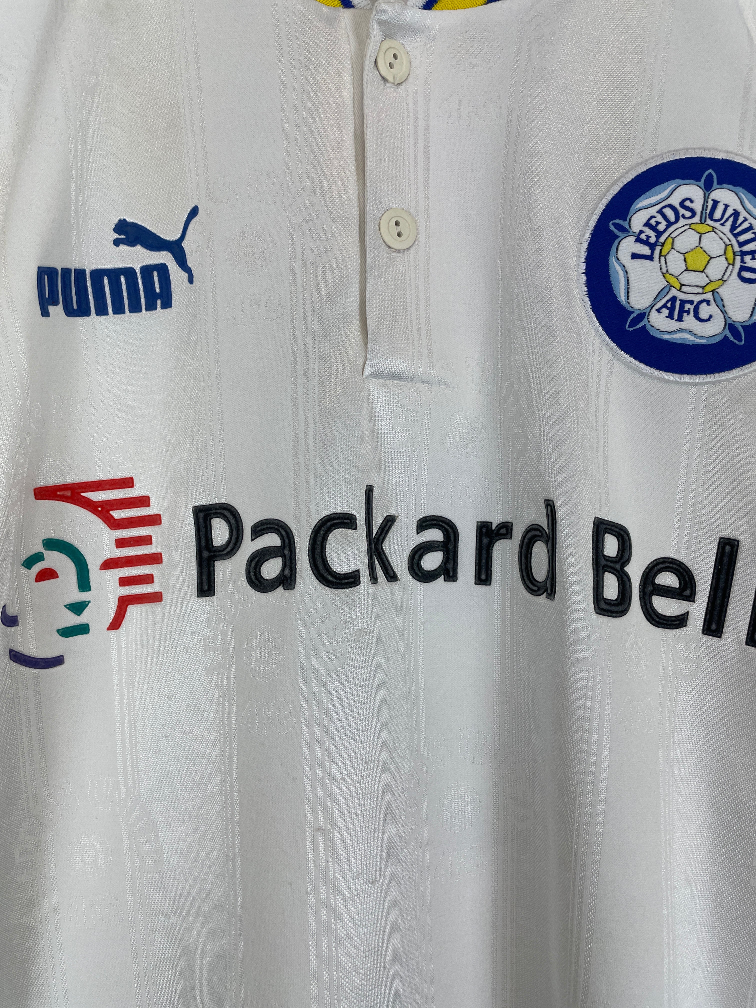 Shop 1996/98 LEEDS UNITED HASSELBAINK #9 HOME SHIRT (M) PUMA, classic football shirts, vintage football shirts & retro soccer jerseys at Cult Kits