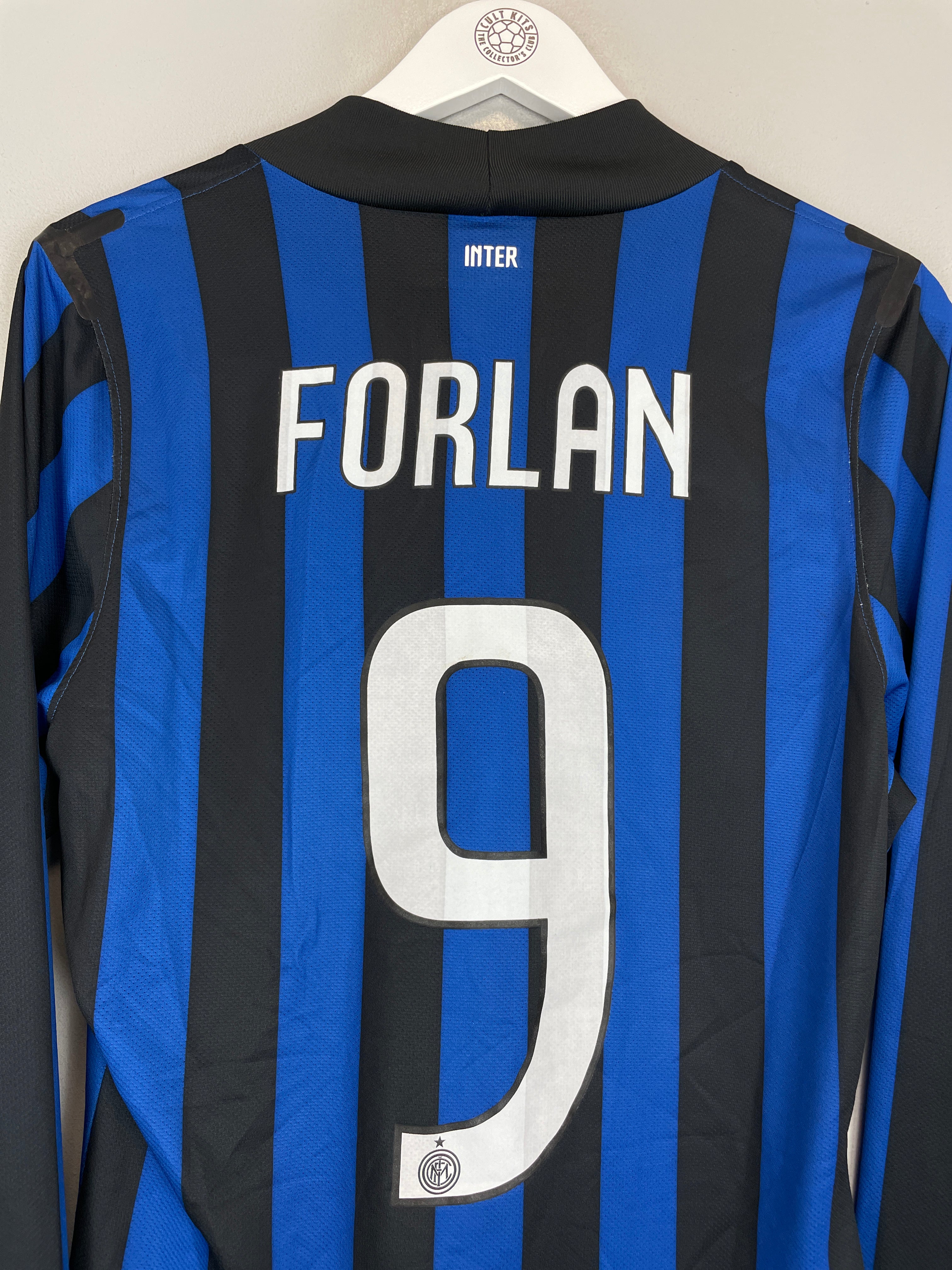 Shop 2011/12 INTER MILAN FORLAN #9 L/S AUTHENTIC (WINTER VERSION) HOME SHIRT (M) NIKE, classic football shirts, vintage football shirts & retro soccer jerseys at Cult Kits