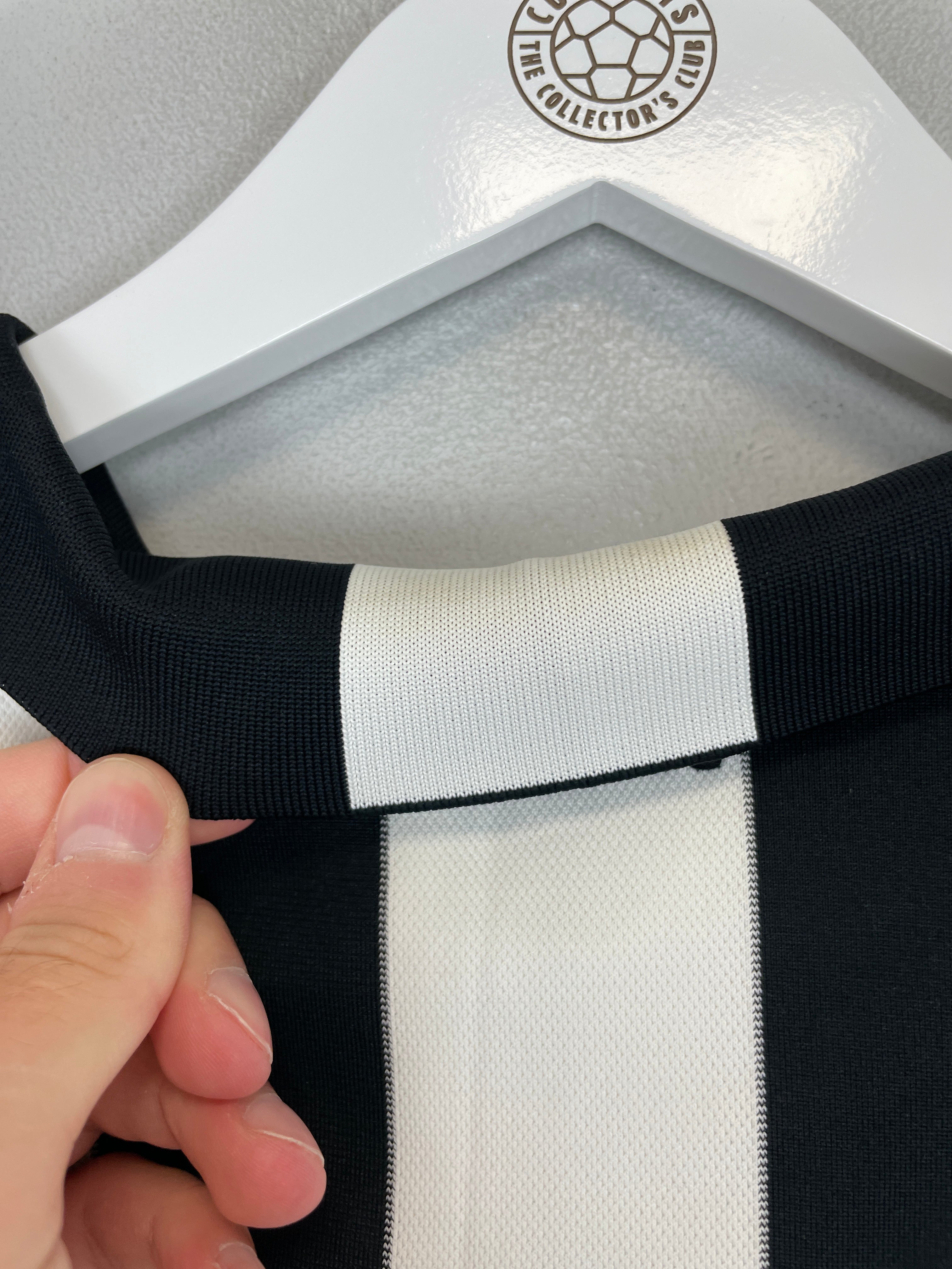 Shop 2014/15 JUVENTUS HOME SHIRT (M) NIKE, classic football shirts, vintage football shirts & retro soccer jerseys at Cult Kits