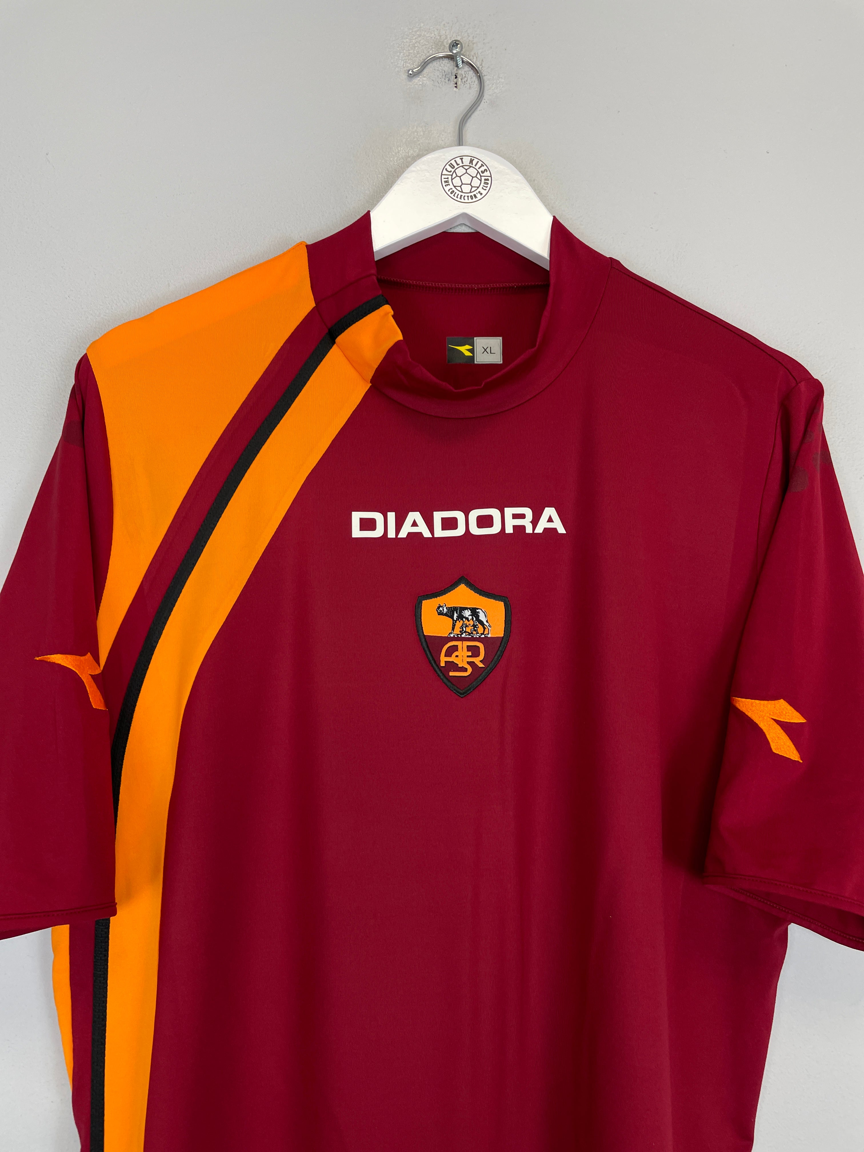 Shop 2005/06 ROMA TOTTI #10 HOME SHIRT (XL) DIADORA, classic football shirts, vintage football shirts & retro soccer jerseys at Cult Kits