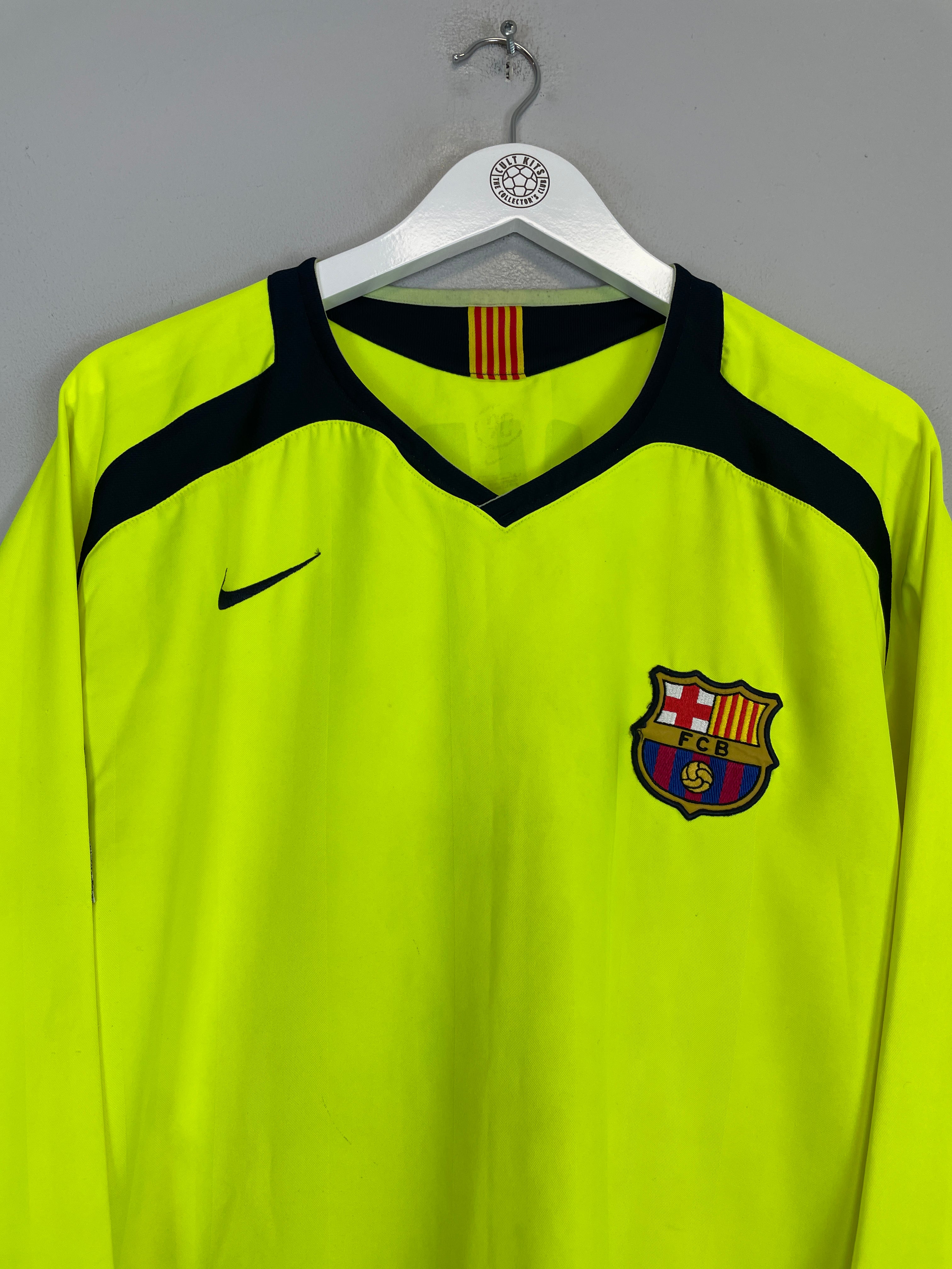 Shop 2005/06 BARCELONA RONALDINHO #10 L/S AWAY SHIRT (XL) NIKE, classic football shirts, vintage football shirts & retro soccer jerseys at Cult Kits