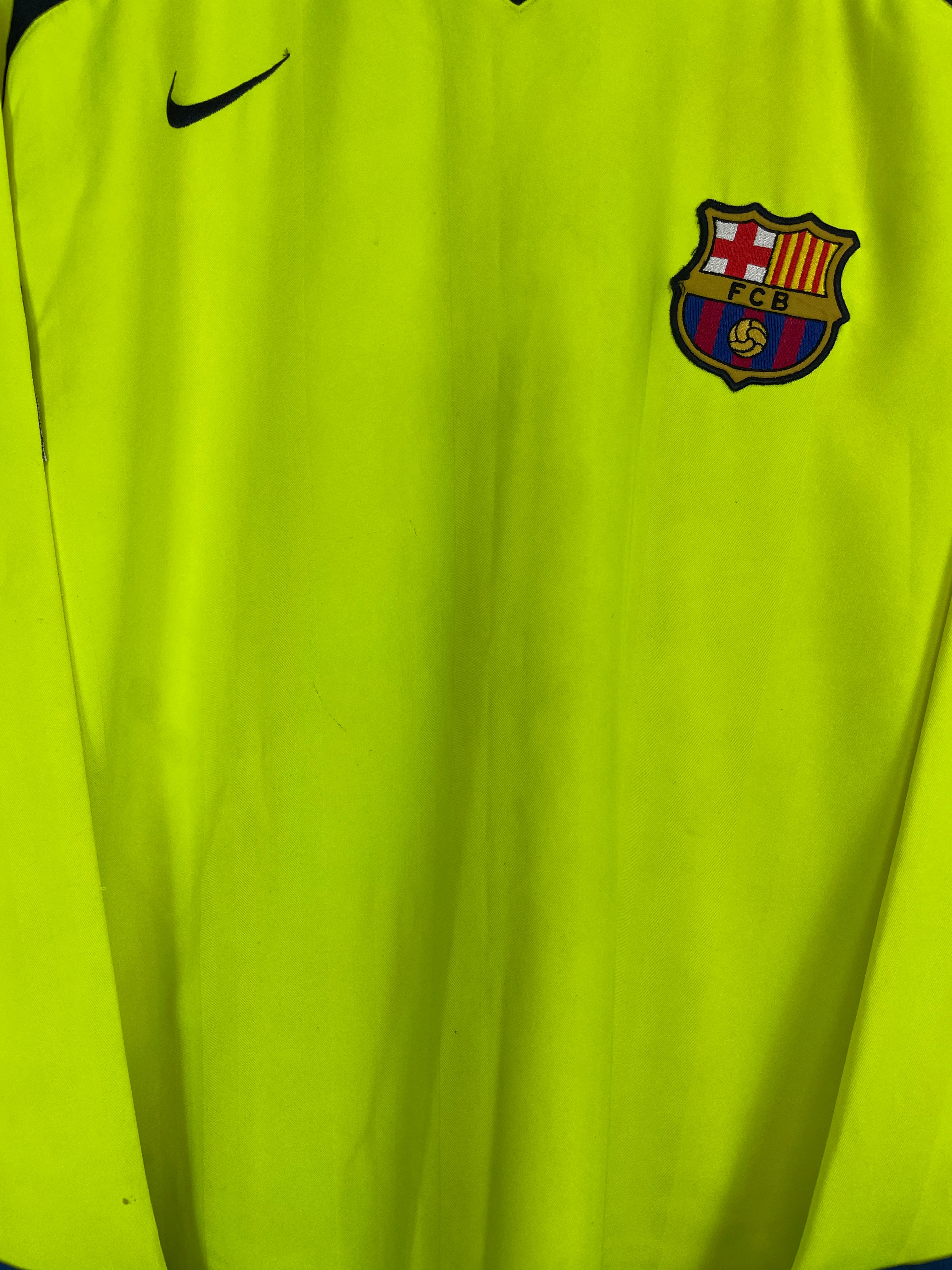 Shop 2005/06 BARCELONA RONALDINHO #10 L/S AWAY SHIRT (XL) NIKE, classic football shirts, vintage football shirts & retro soccer jerseys at Cult Kits