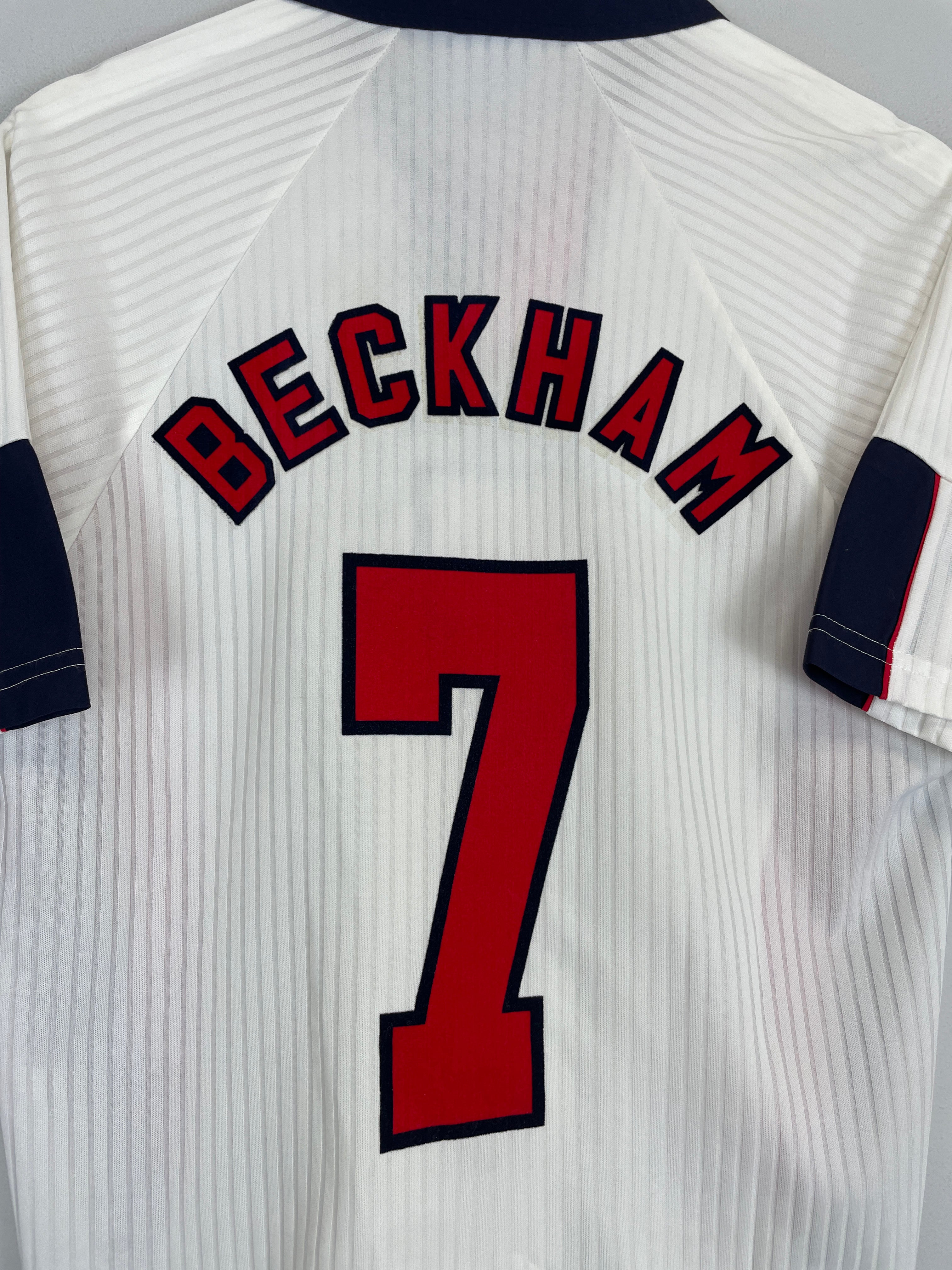 Shop 1998 ENGLAND BECKHAM #7 HOME SHIRT (M) UMBRO, classic football shirts, vintage football shirts & retro soccer jerseys at Cult Kits