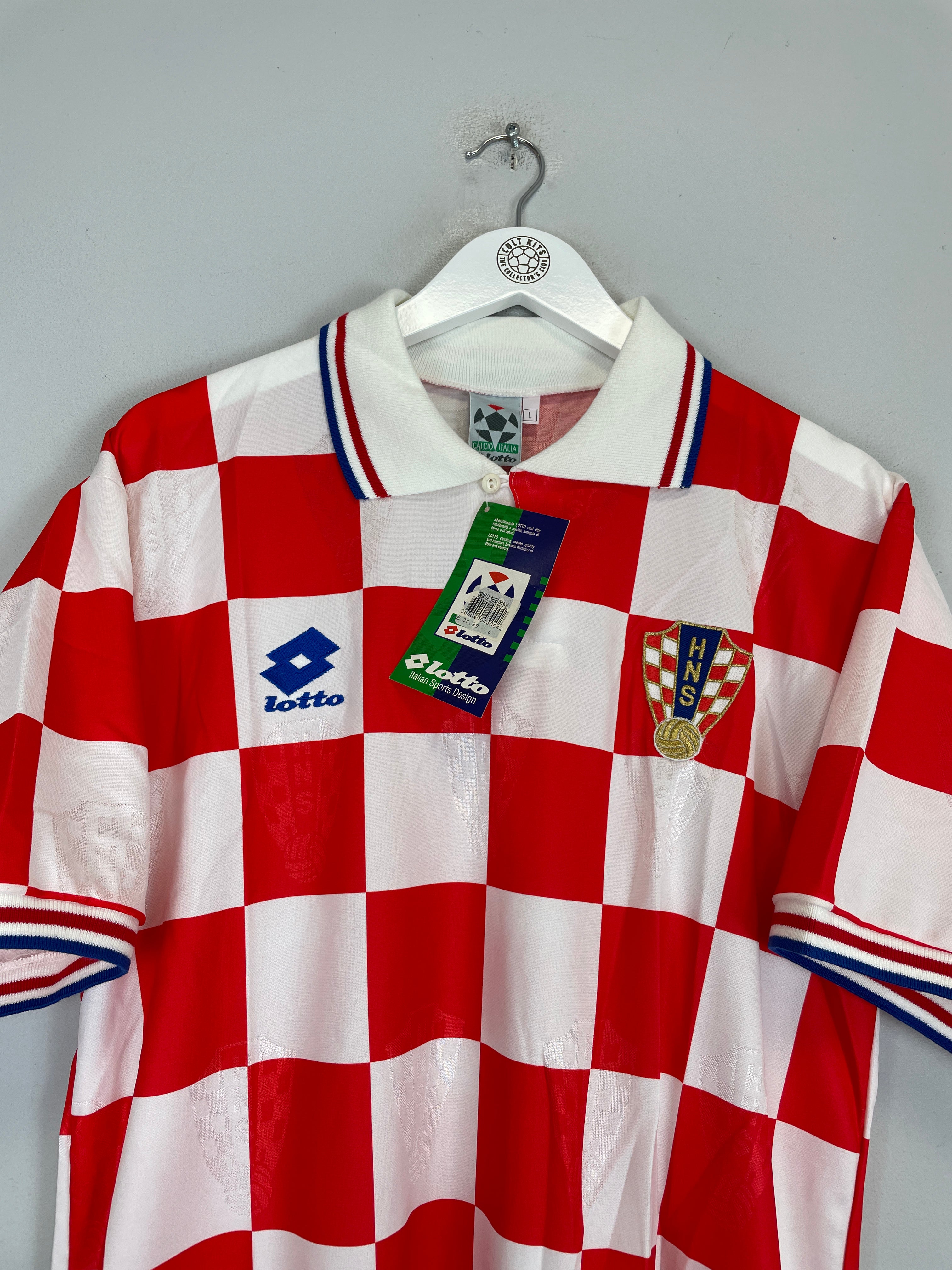 Shop 1996/98 CROATIA *BNWT* HOME SHIRT (L) LOTTO, classic football shirts, vintage football shirts & retro soccer jerseys at Cult Kits