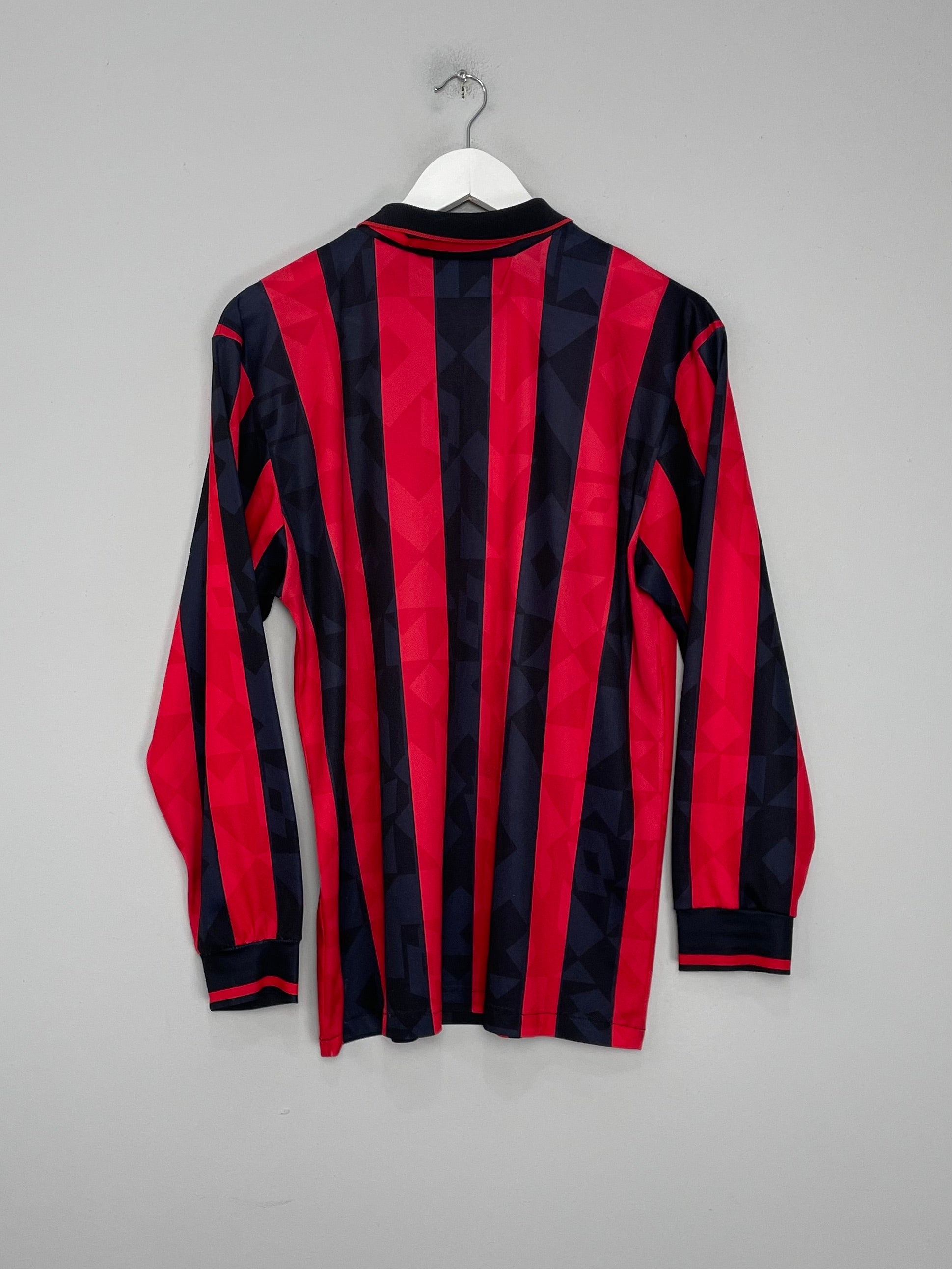Shop 1993/94 AC MILAN L/S HOME SHIRT (M) LOTTO, classic football shirts, vintage football shirts & retro soccer jerseys at Cult Kits