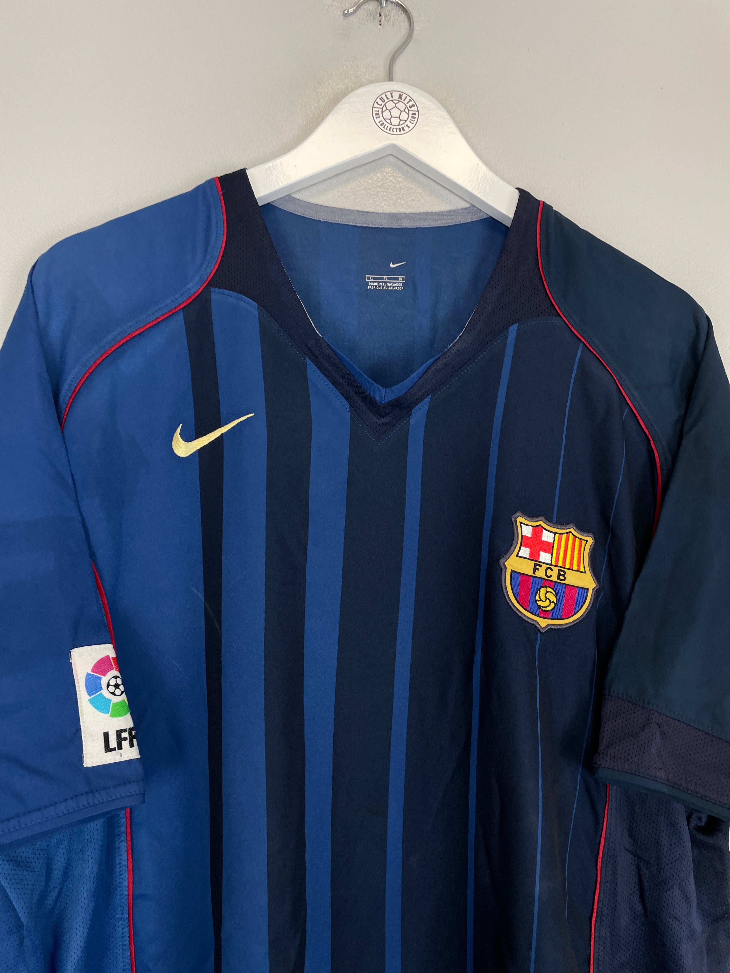 Shop 2004/05 BARCELONA RONALDINHO #10 AWAY SHIRT (XL) NIKE, classic football shirts, vintage football shirts & retro soccer jerseys at Cult Kits