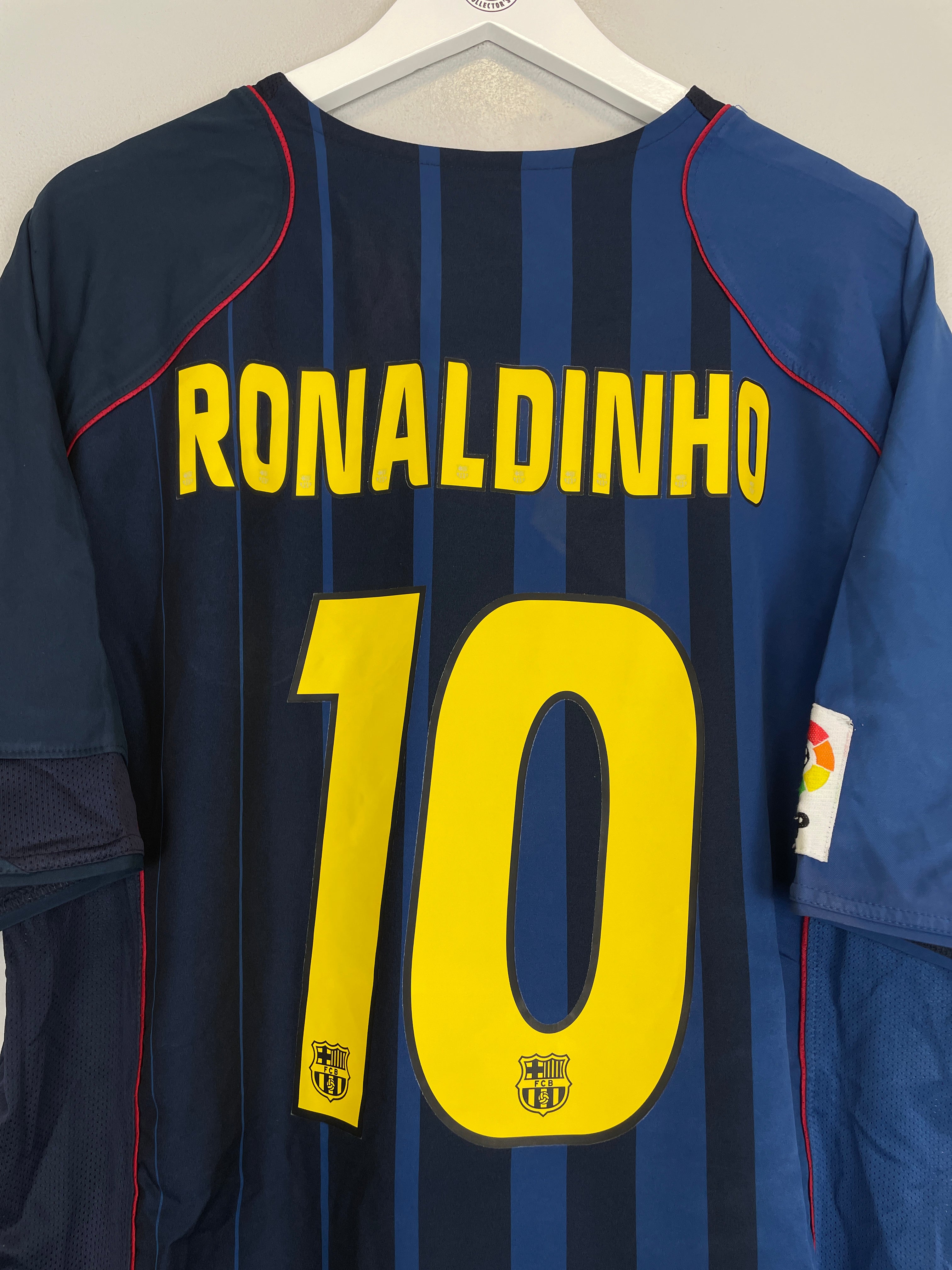 Shop 2004/05 BARCELONA RONALDINHO #10 AWAY SHIRT (XL) NIKE, classic football shirts, vintage football shirts & retro soccer jerseys at Cult Kits