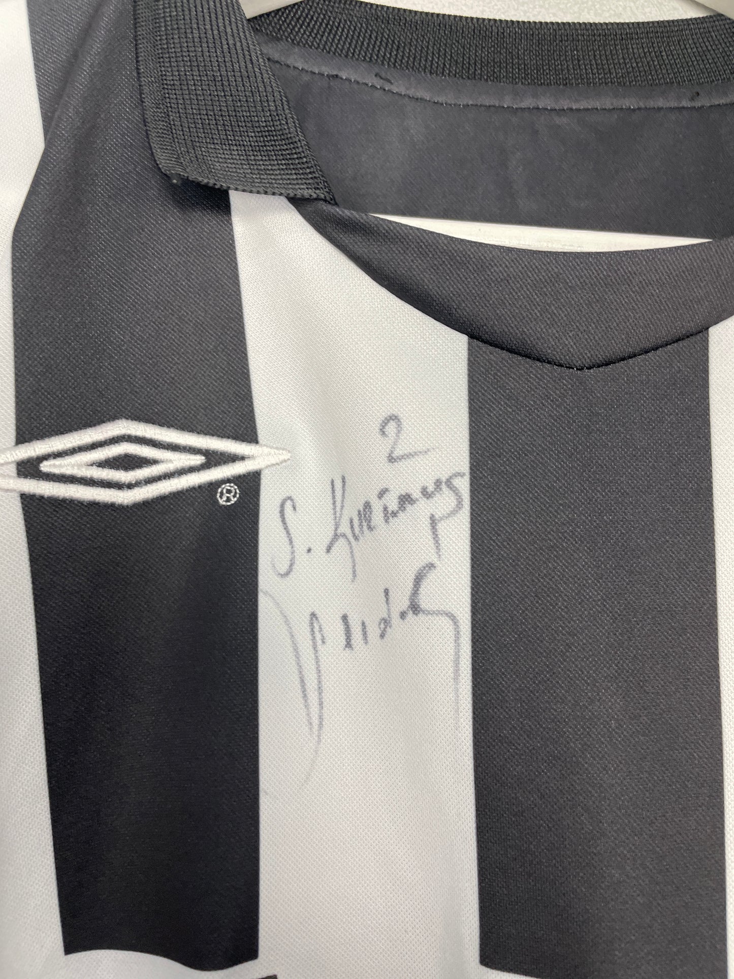 2007/08 BESIKTAS S.KURTULUS #2 *SIGNED* HOME SHIRT (L) UMBRO