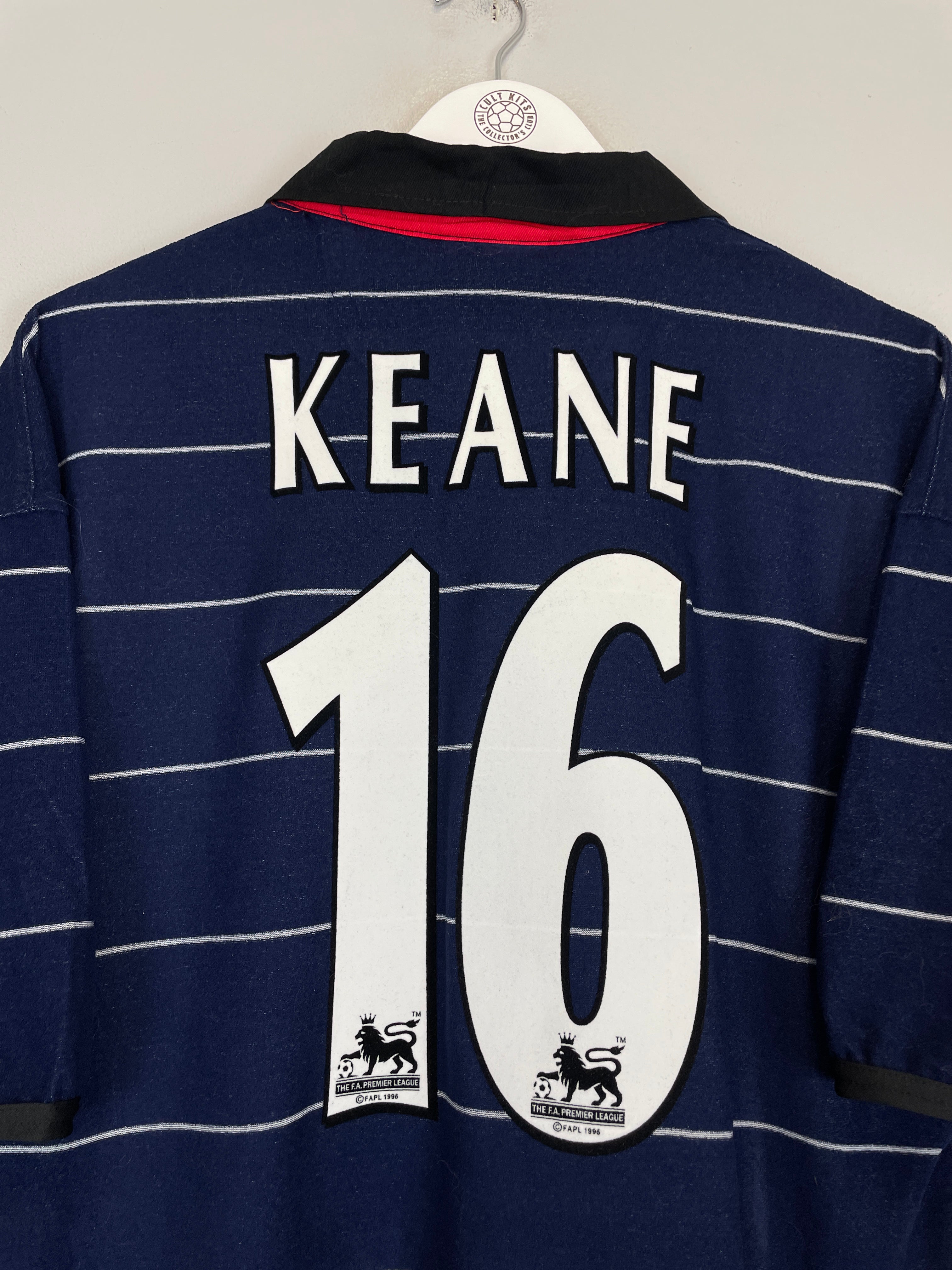 Shop 1999/00 MANCHESTER UNITED KEANE #16 AWAY SHIRT (M) UMBRO, classic football shirts, vintage football shirts & retro soccer jerseys at Cult Kits