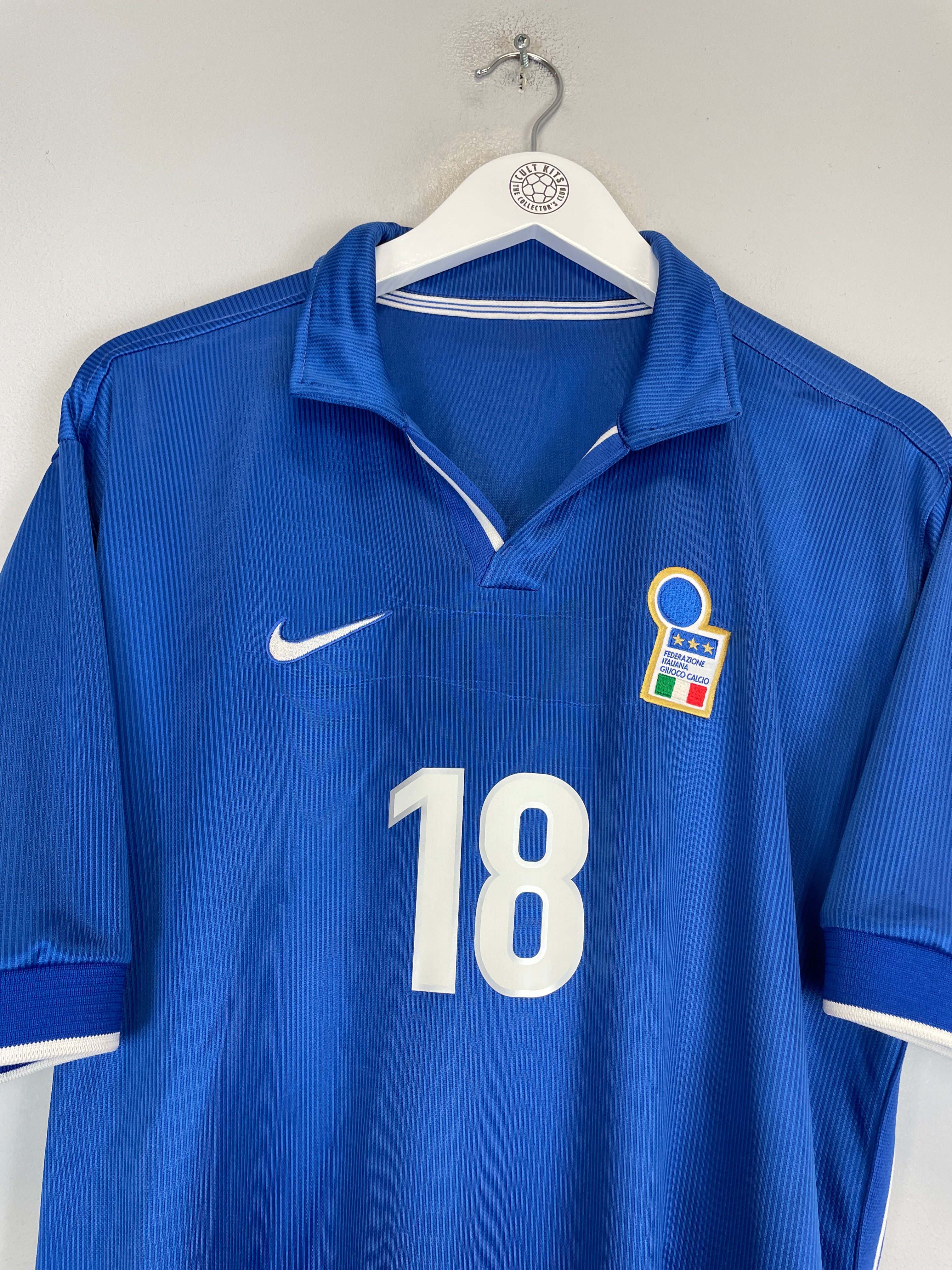 Shop 1997/98 ITALY R.BAGGIO #18 HOME SHIRT (L) NIKE, classic football shirts, vintage football shirts & retro soccer jerseys at Cult Kits