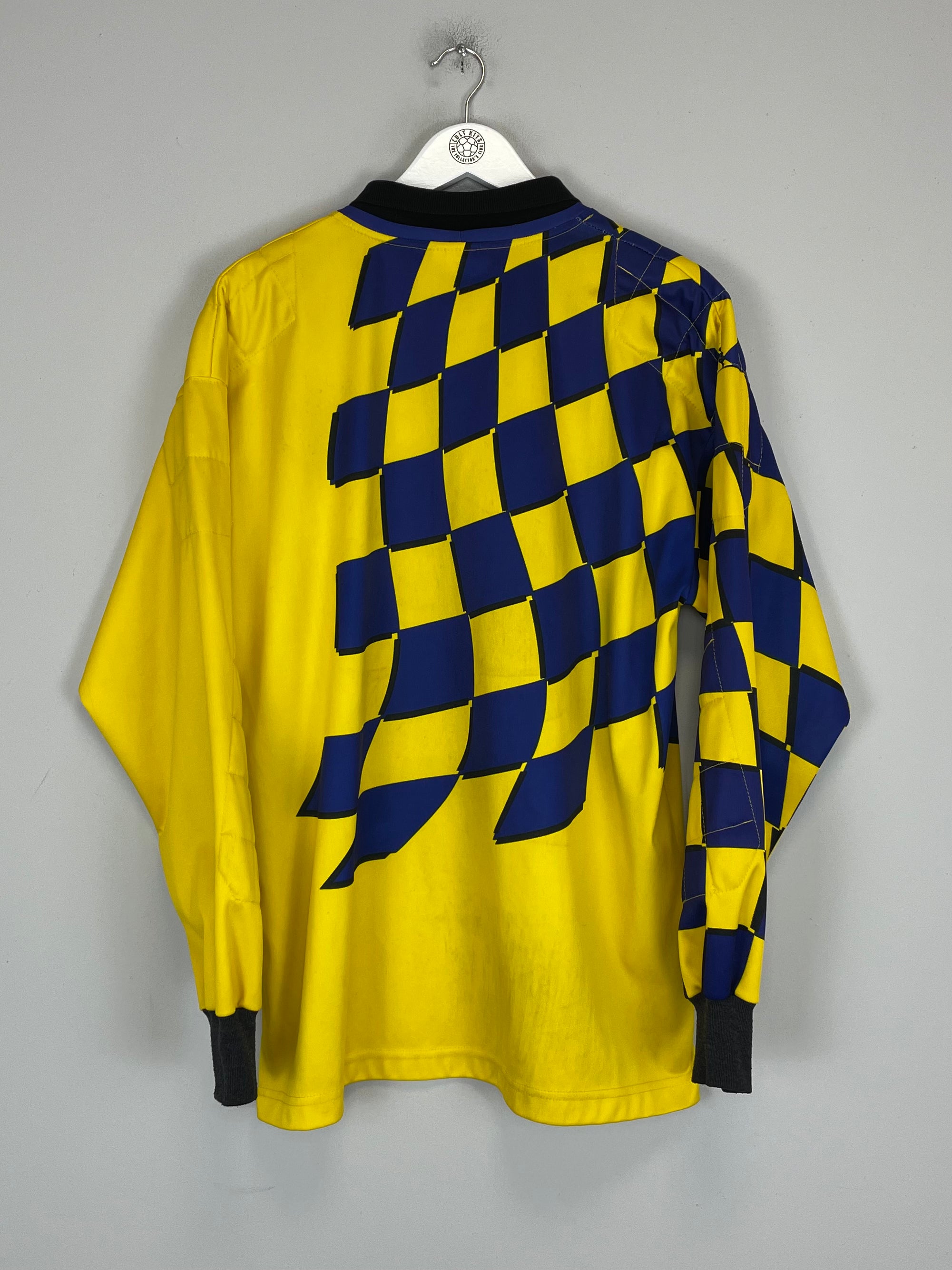 Shop 1998/00 CROATIA GK SHIRT (XL) LOTTO, classic football shirts, vintage football shirts & retro soccer jerseys at Cult Kits