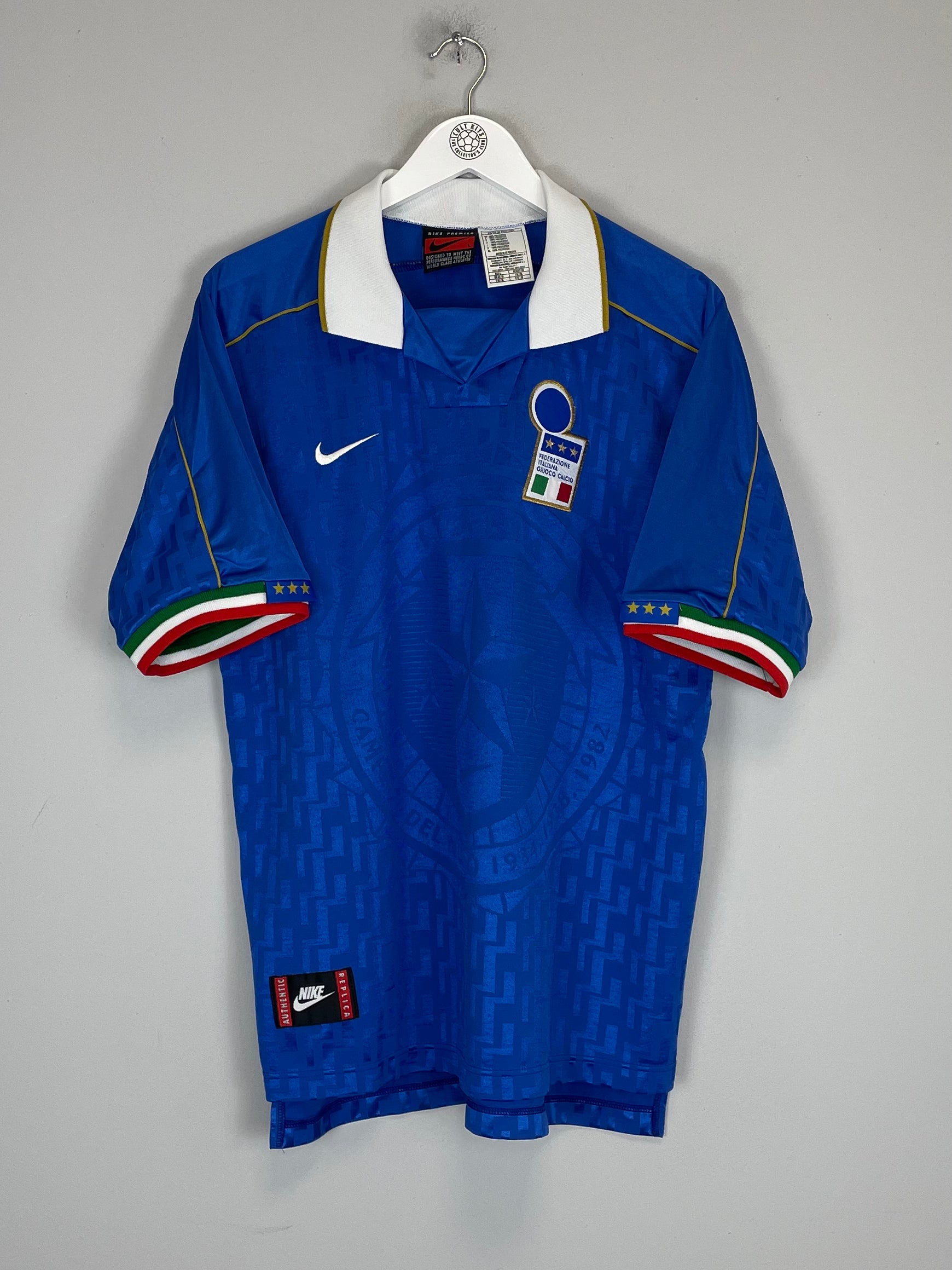 Shop 1995/96 ITALY #15 (BAGGIO) HOME SHIRT (L) NIKE, classic football shirts, vintage football shirts & retro soccer jerseys at Cult Kits