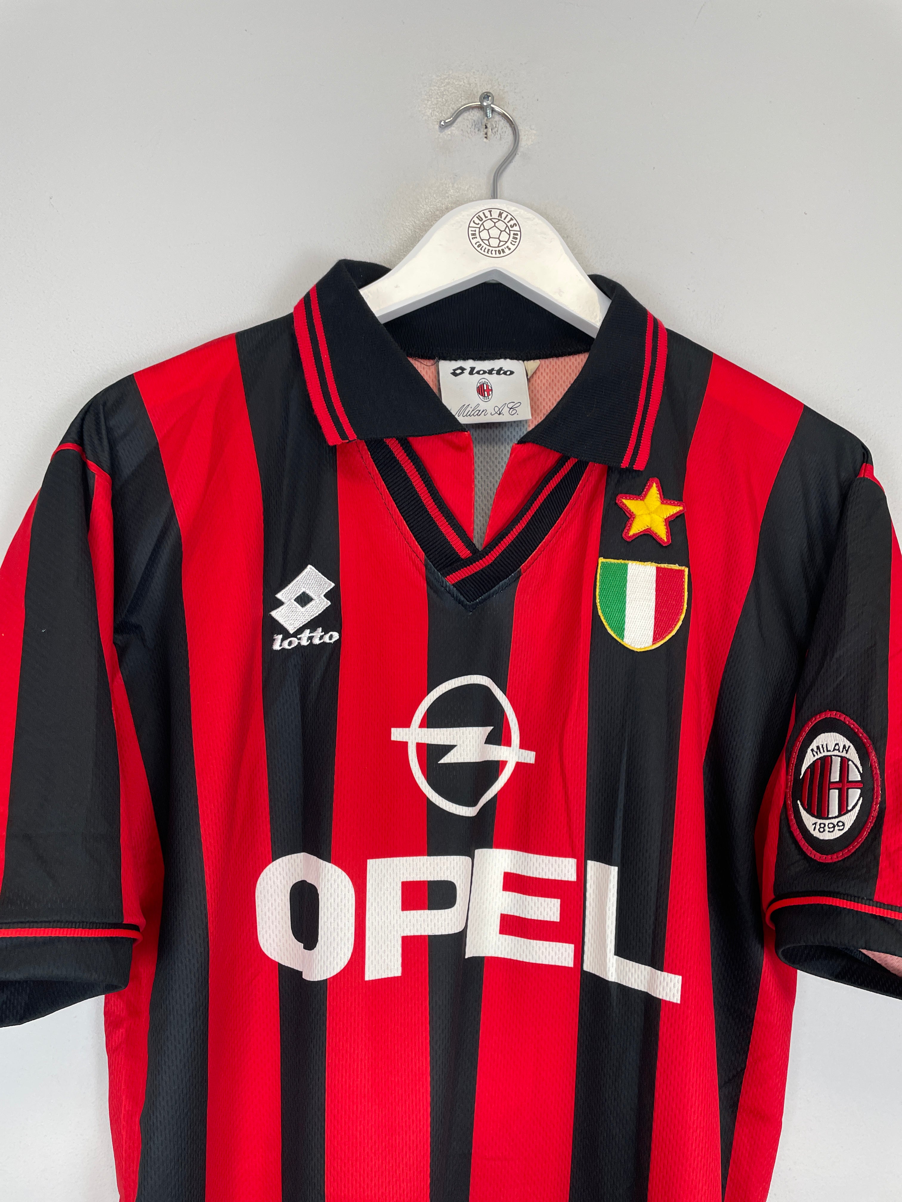 Shop 1996/97 AC MILAN BAGGIO #18 HOME SHIRT (L) LOTTO, classic football shirts, vintage football shirts & retro soccer jerseys at Cult Kits