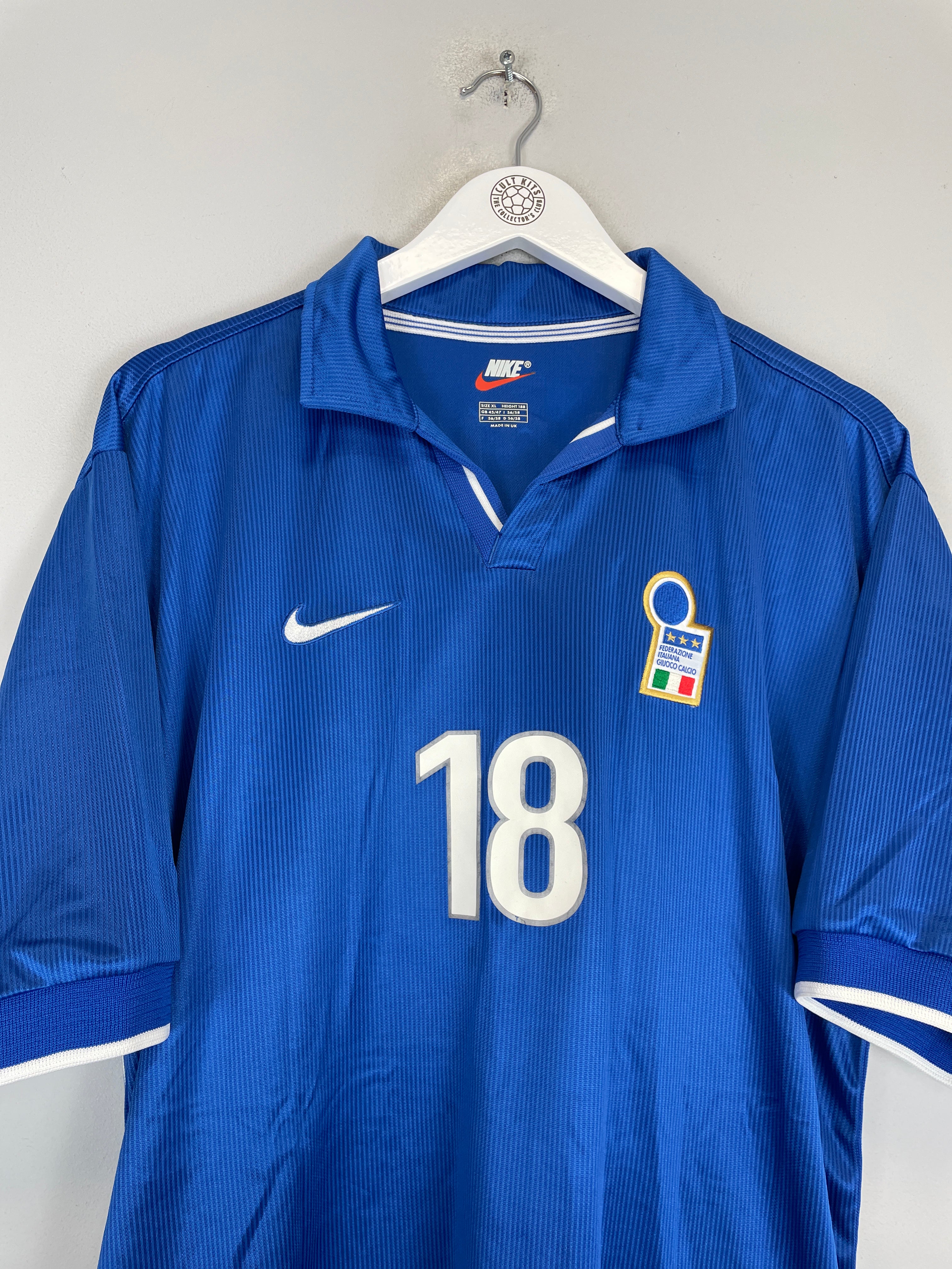 Shop 1998/99 ITALY R.BAGGIO #18 HOME SHIRT (XL) NIKE, classic football shirts, vintage football shirts & retro soccer jerseys at Cult Kits