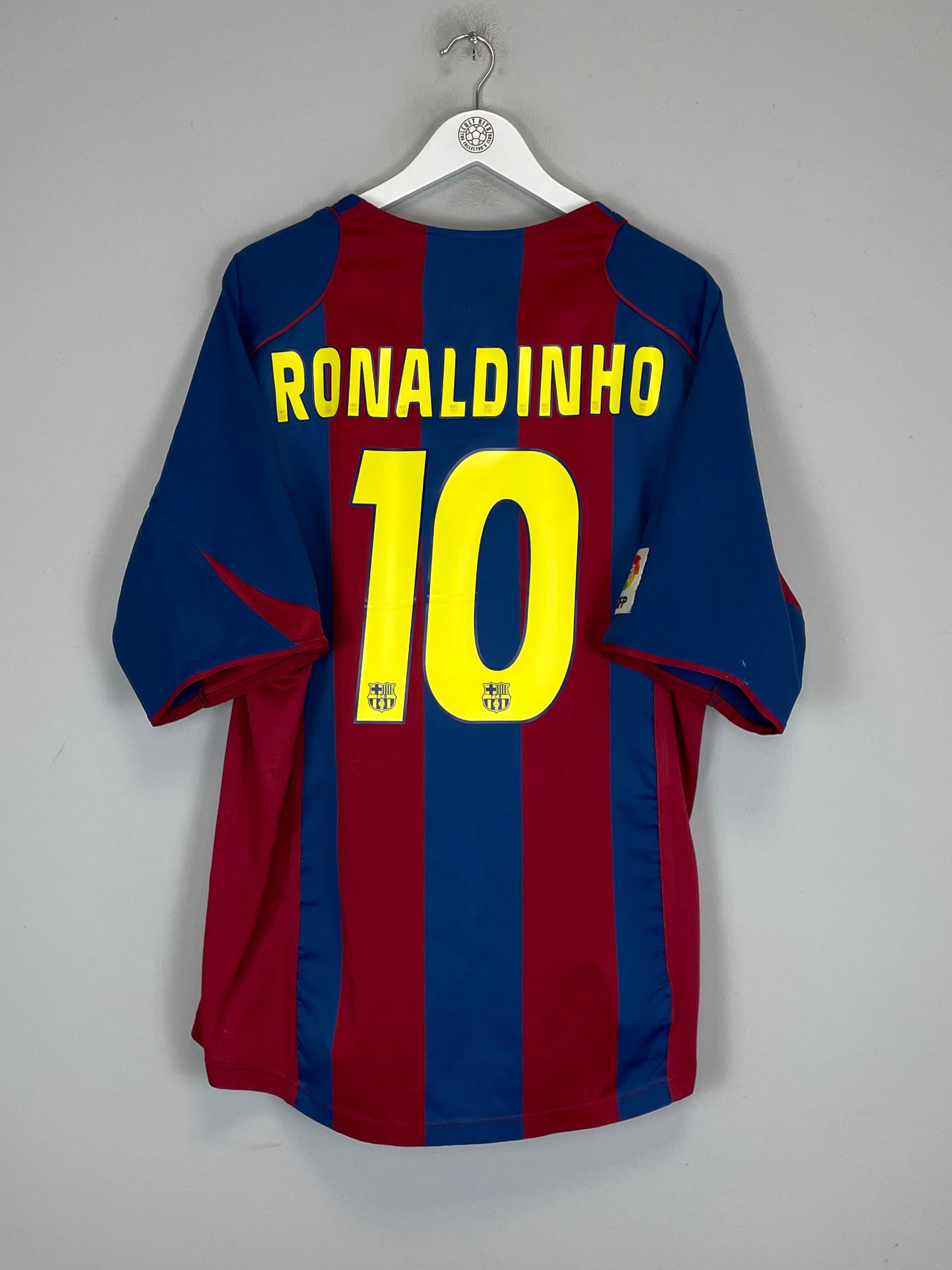 Shop 2004/05 BARCELONA RONALDINHO #10 HOME SHIRT (XL) NIKE, classic football shirts, vintage football shirts & retro soccer jerseys at Cult Kits