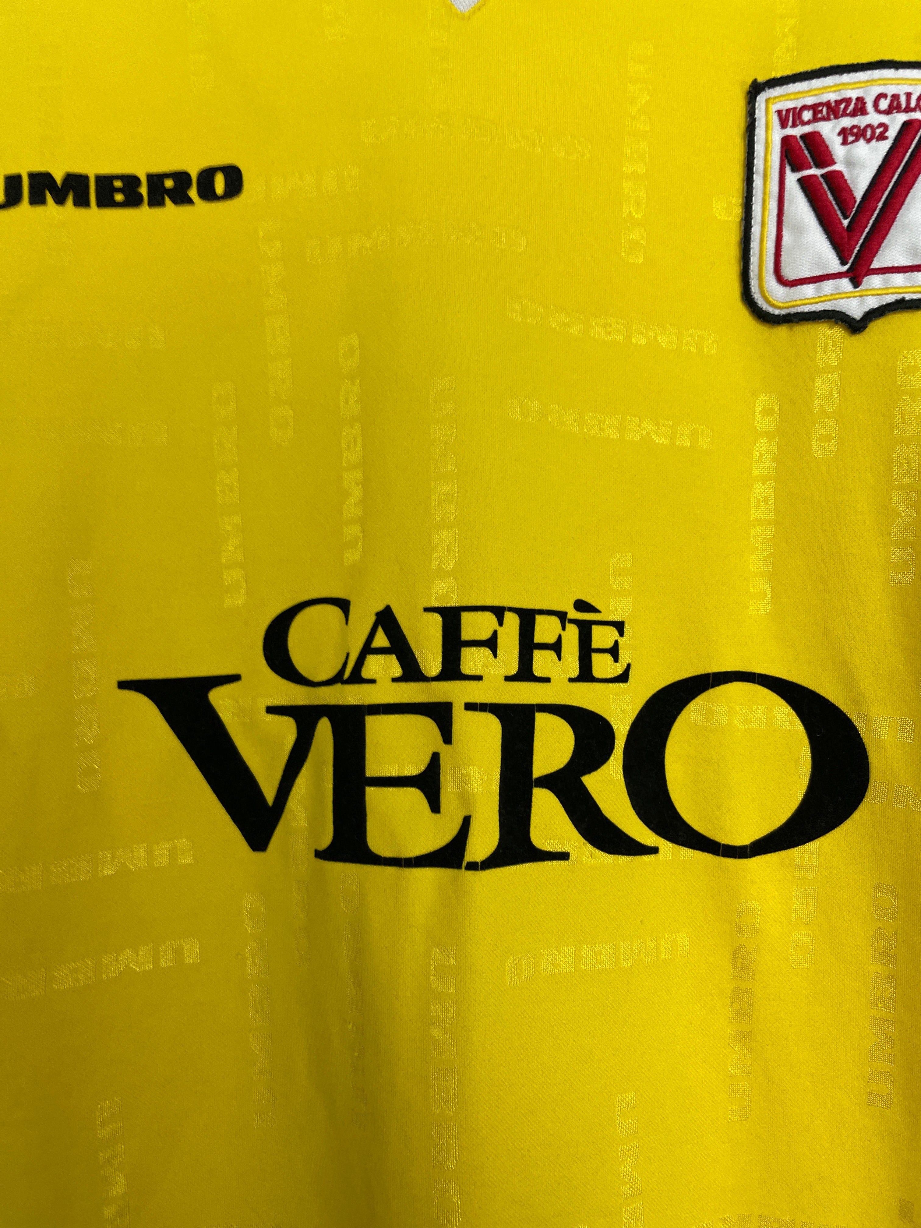 Shop 1999/00 VICENZA THIRD SHIRT (XL) UMBRO, classic football shirts, vintage football shirts & retro soccer jerseys at Cult Kits