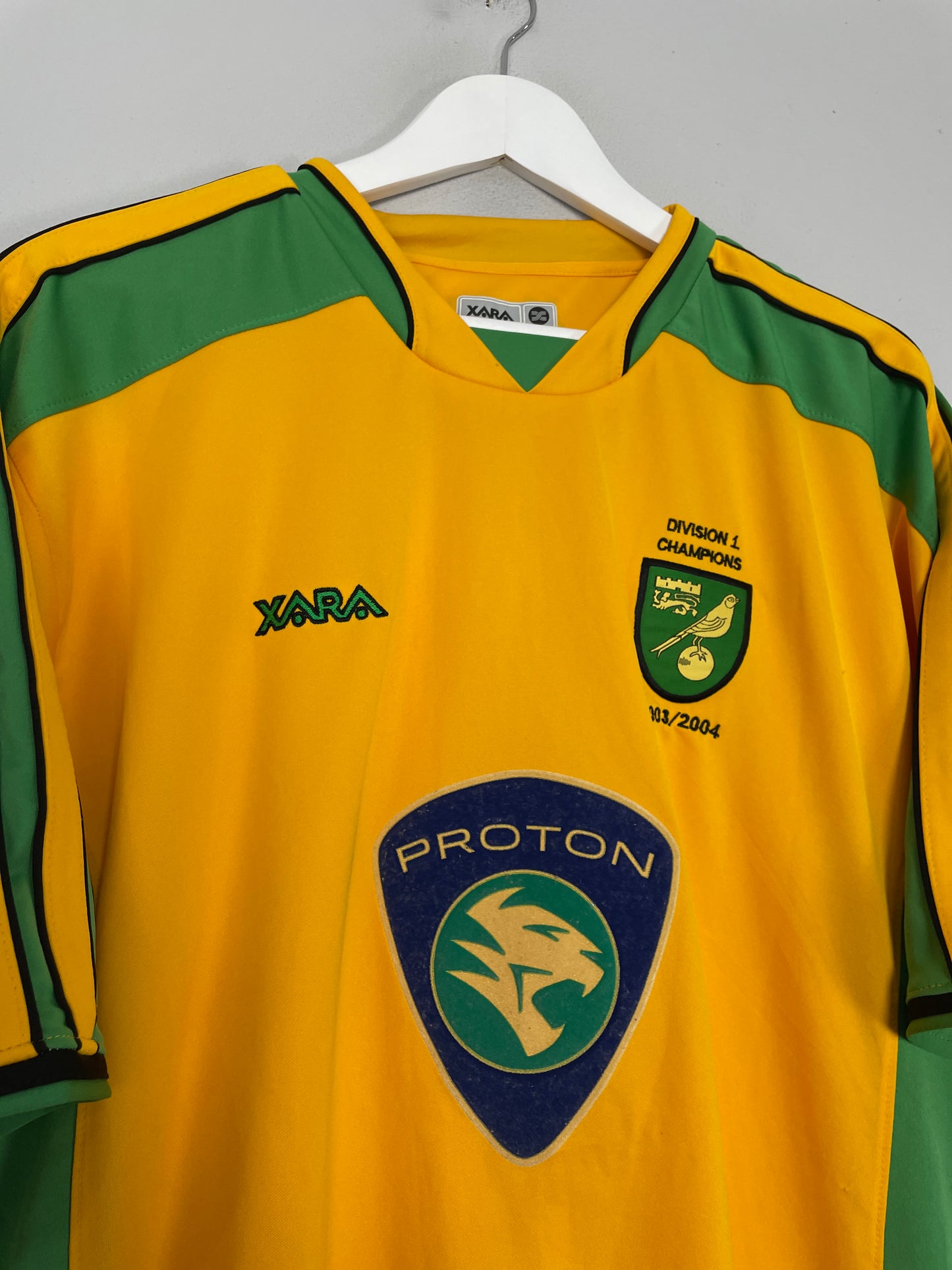 2004 NORWICH CITY *DIVISION 1 CHAMPIONS* HOME SHIRT (XL) XARA