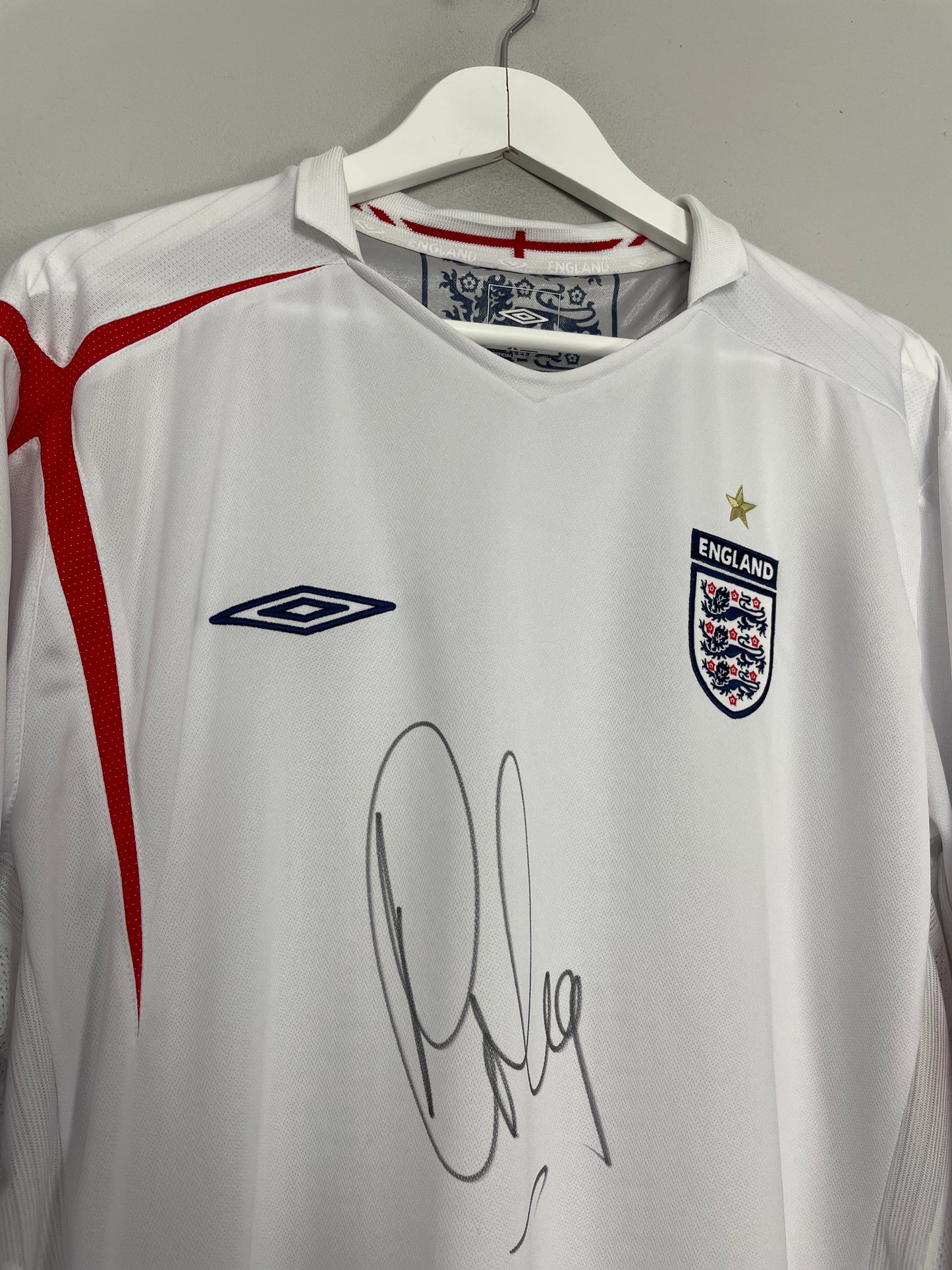 2005/07 ENGLAND *SIGNED* L/S HOME SHIRT (XXL) UMBRO
