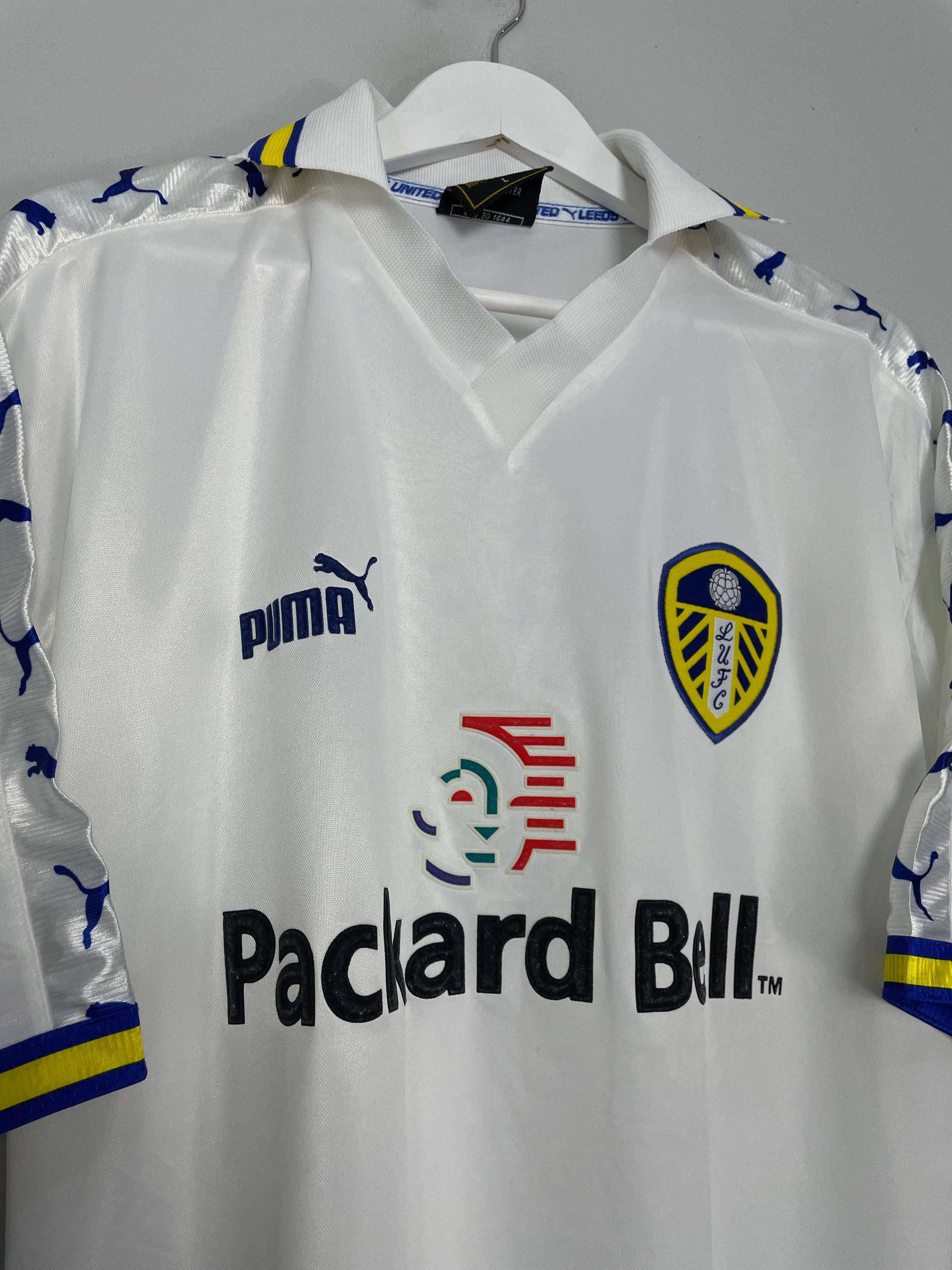 Shop 1998/00 LEEDS UNITED HOME SHIRT (L) PUMA, classic football shirts, vintage football shirts & retro soccer jerseys at Cult Kits