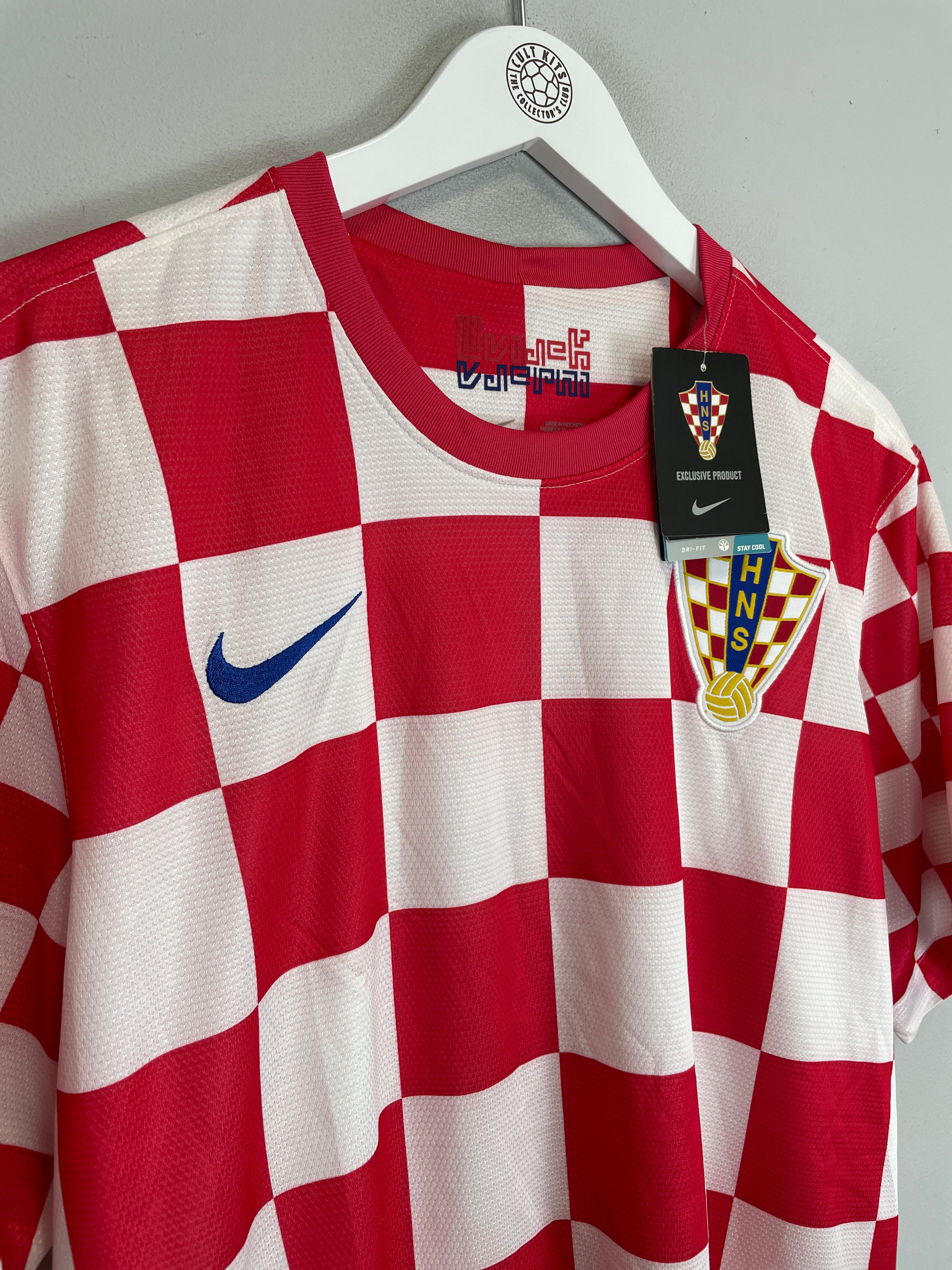 Shop 2012/13 CROATIA *BNWT* HOME SHIRT (L) NIKE, classic football shirts, vintage football shirts & retro soccer jerseys at Cult Kits