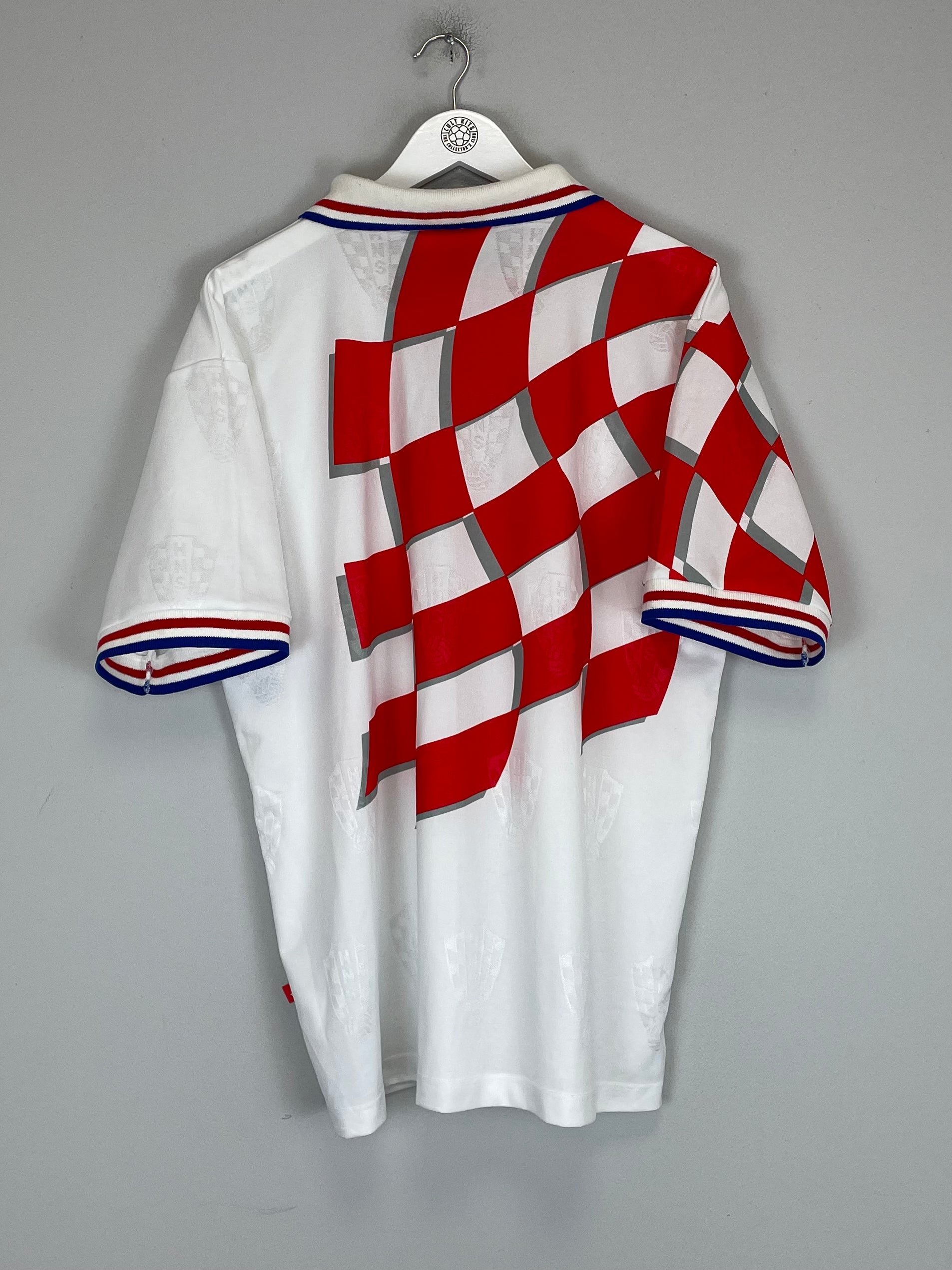 Shop 1998/01 CROATIA HOME SHIRT (XL) LOTTO, classic football shirts, vintage football shirts & retro soccer jerseys at Cult Kits