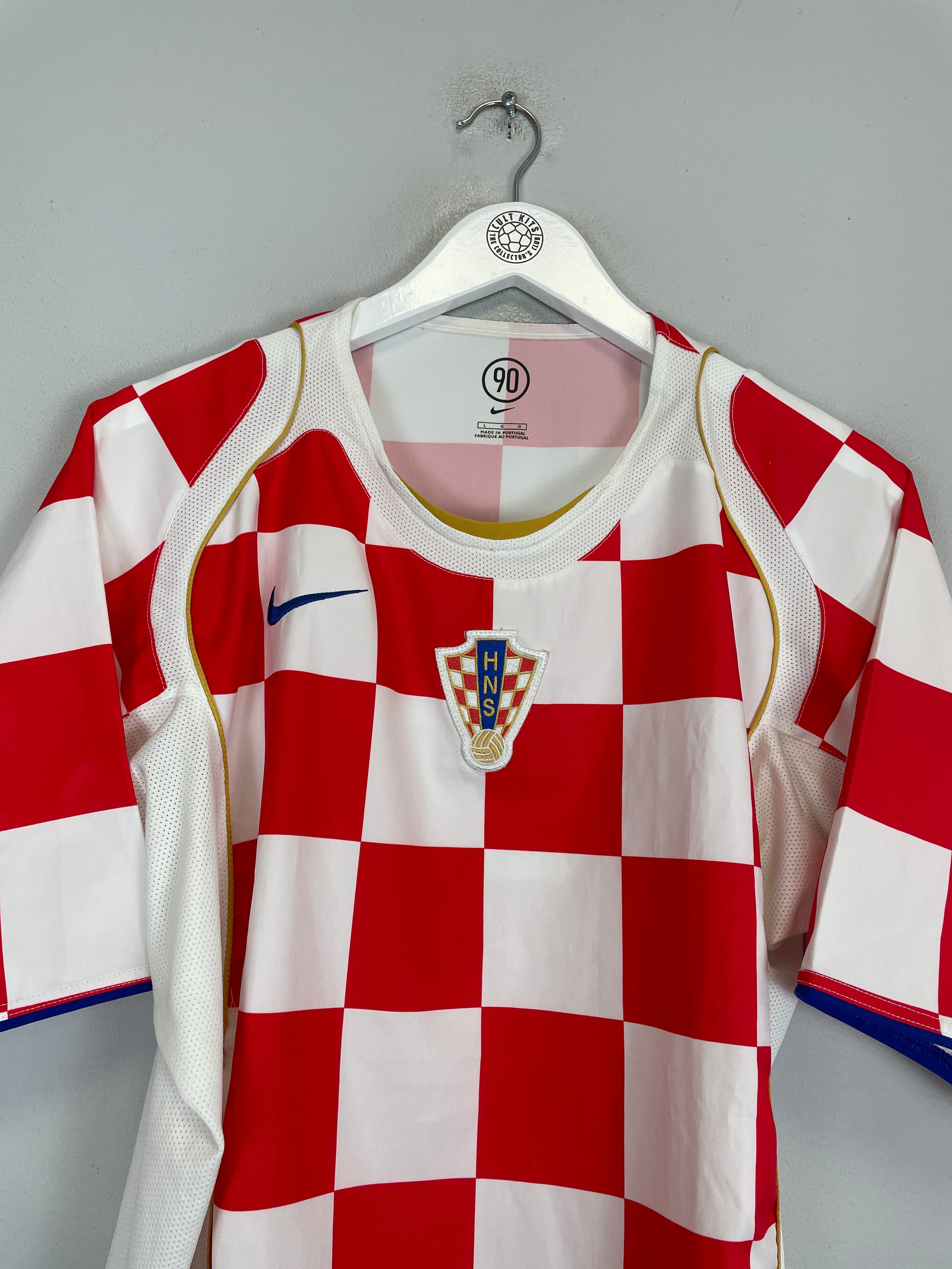 Shop 2004/05 CROATIA HOME SHIRT (L) NIKE, classic football shirts, vintage football shirts & retro soccer jerseys at Cult Kits