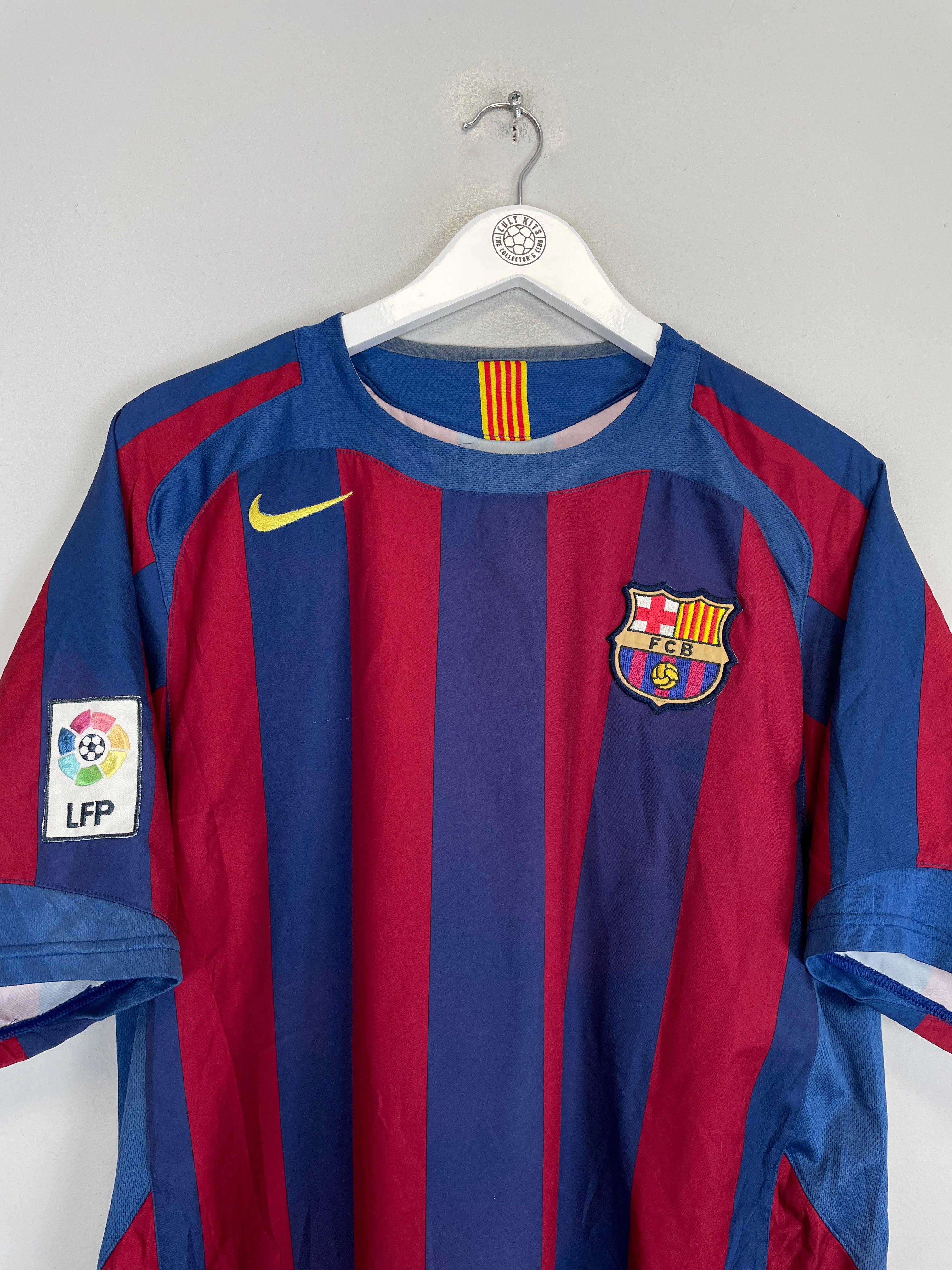 Shop 2005/06 BARCELONA RONALDINHO #10 HOME SHIRT (L) NIKE, classic football shirts, vintage football shirts & retro soccer jerseys at Cult Kits
